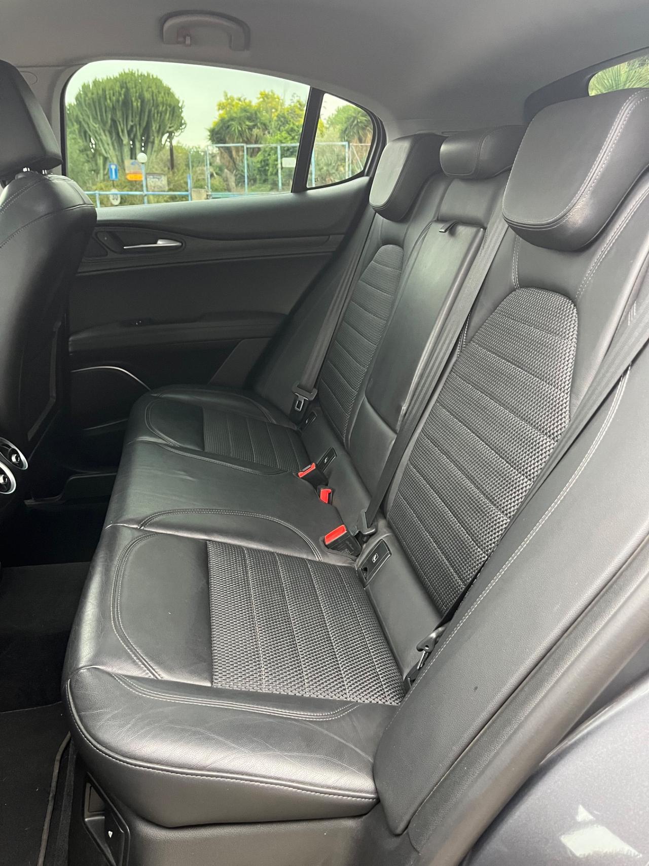 Alfa Romeo Stelvio 2.2 Turbodiesel 180 CV AT8 RWD Executive