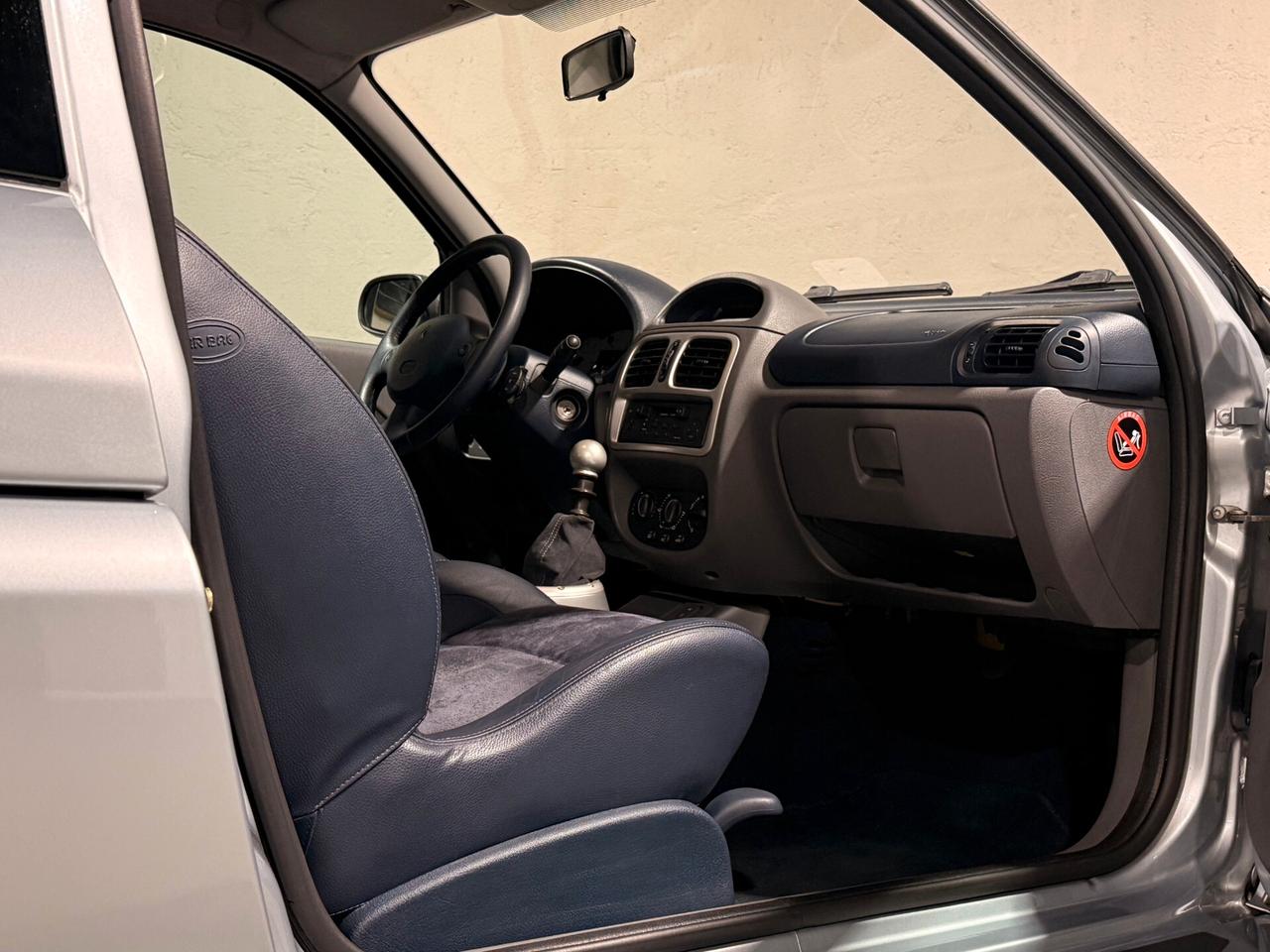 Renault Clio 3.0 V6 24V cat 3 porte Sport