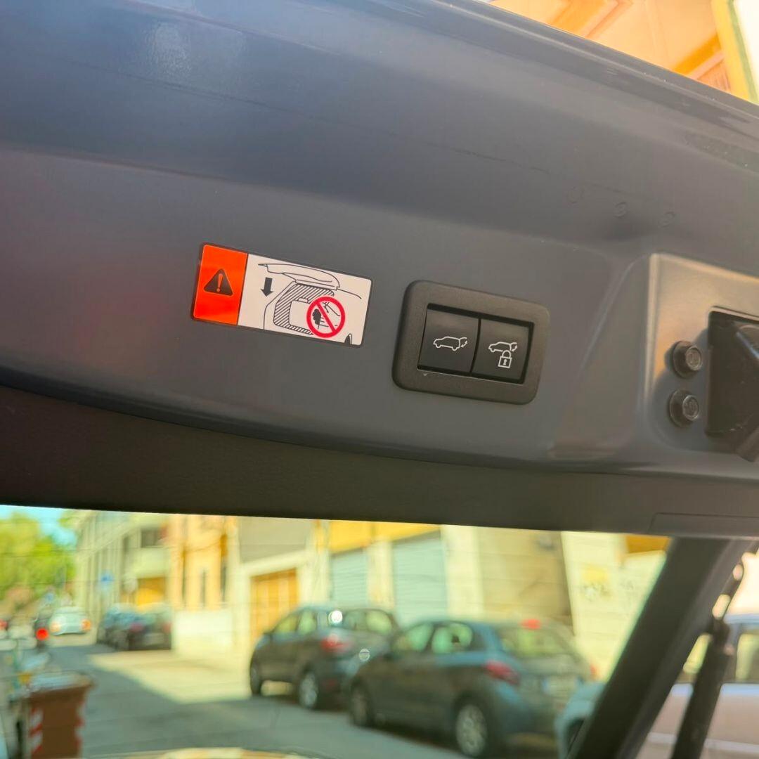 Toyota Prius 2.0 Plug-in Hybrid Lounge - 111KW