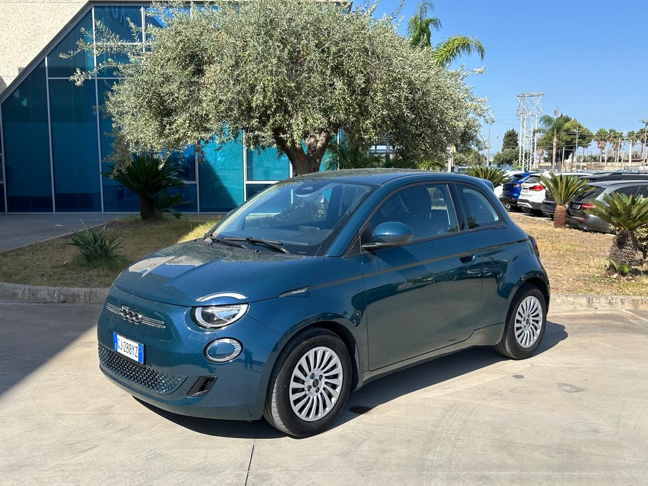 Fiat 500e La Prima