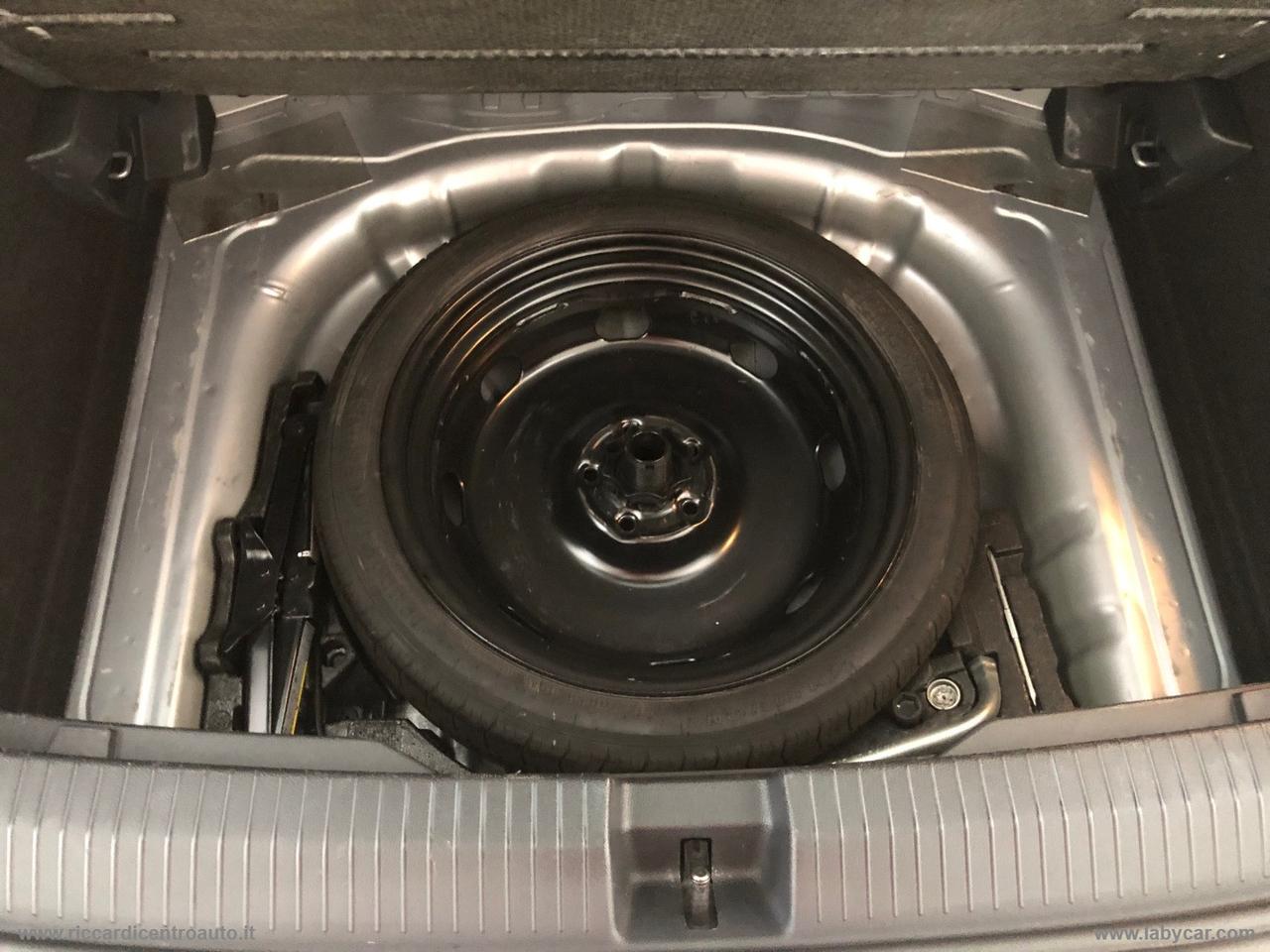 VOLKSWAGEN T-Roc 2.0 TDI SCR Life - FULL LED/NAVY/SENSORI