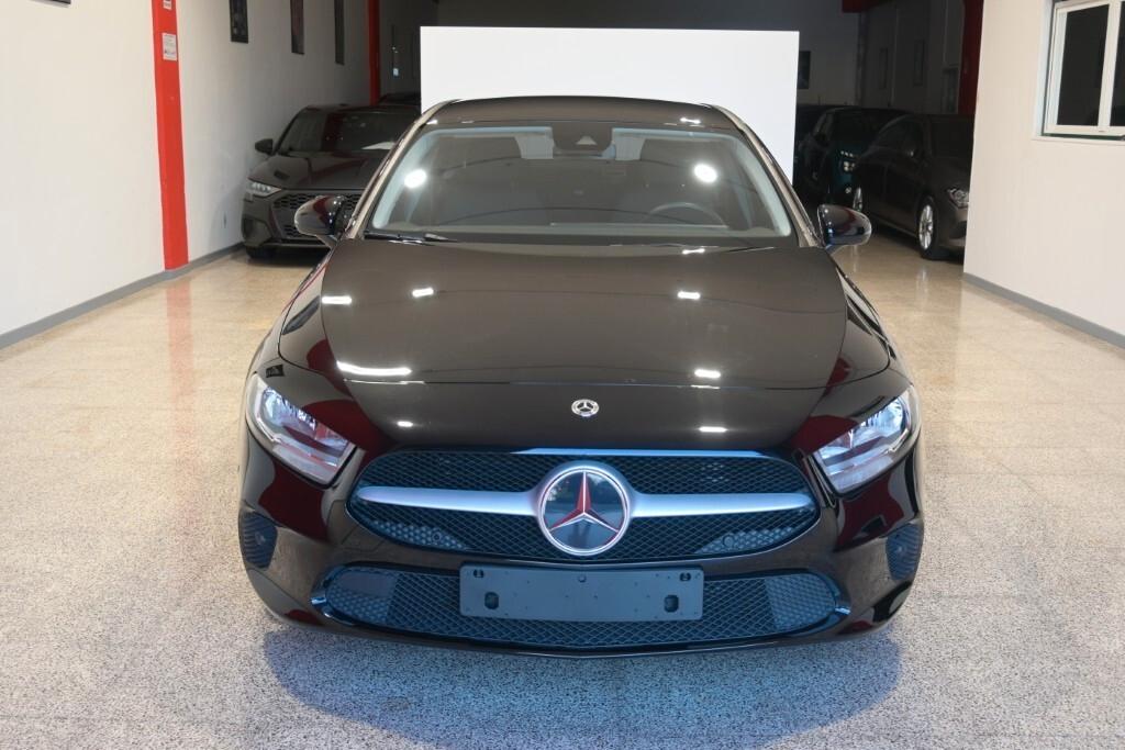 MERCEDES-BENZ A 180D SEDAN 116CV AUTOMATIC BUSINESS SOLUTION ( CRUISE - NAVI PREMIUM - MIRROR - PARK ASSIST - TELECAMERA POST. )