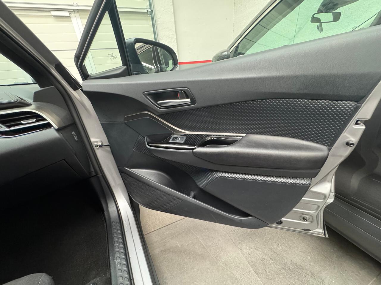 Toyota C-HR 1.8 Hybrid E-CVT Trend