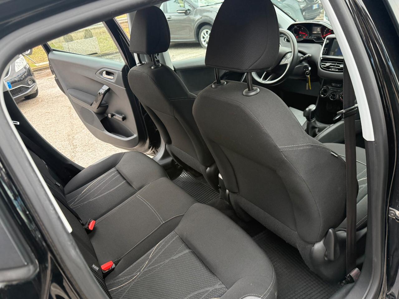 " UNA CHICCA " Peugeot 208 1.6 e-HDi 92 CV Allure