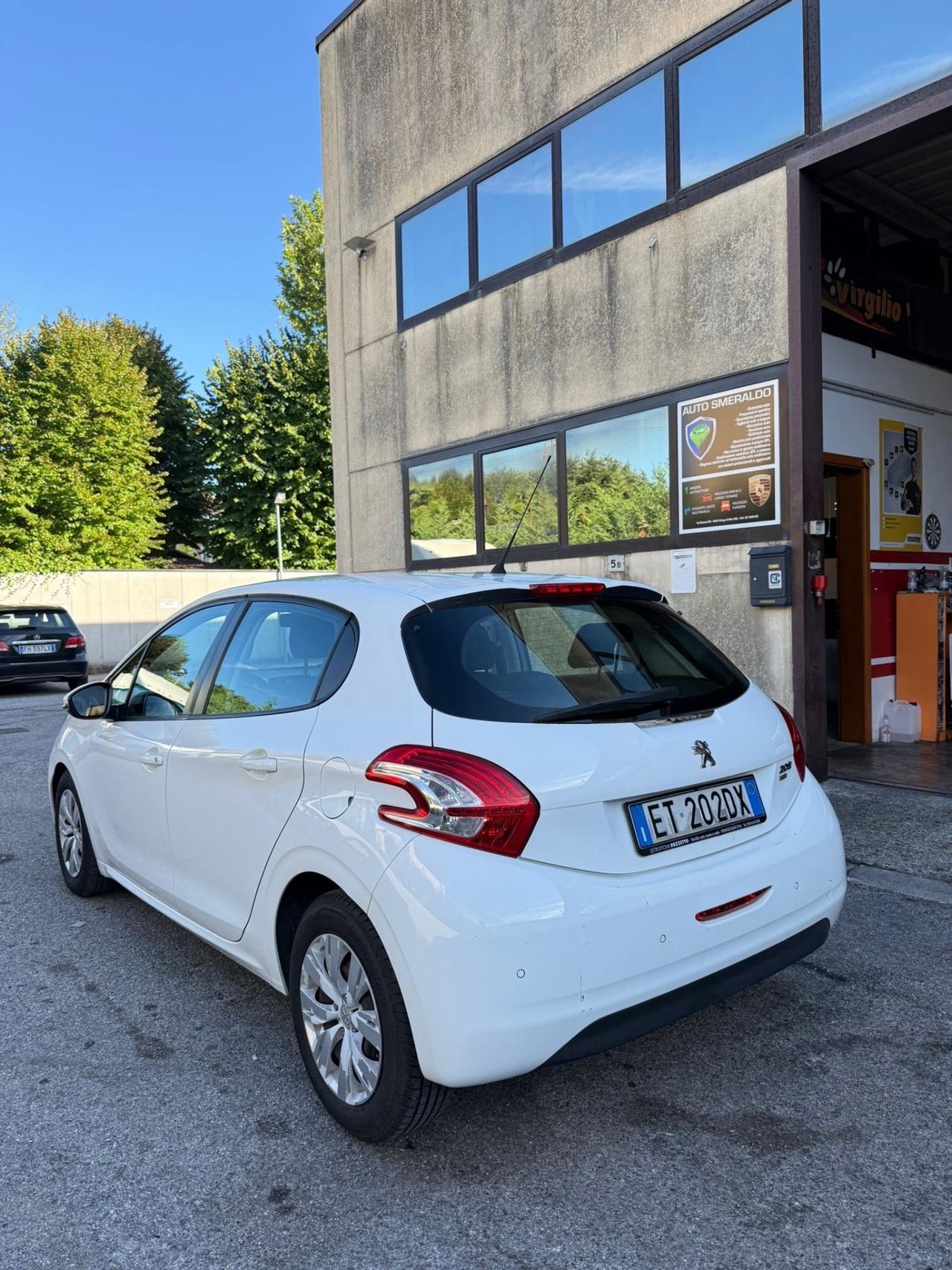 Peugeot 208 1.4 e-HDi 68 CV S&S robotizzato 5 porte Active