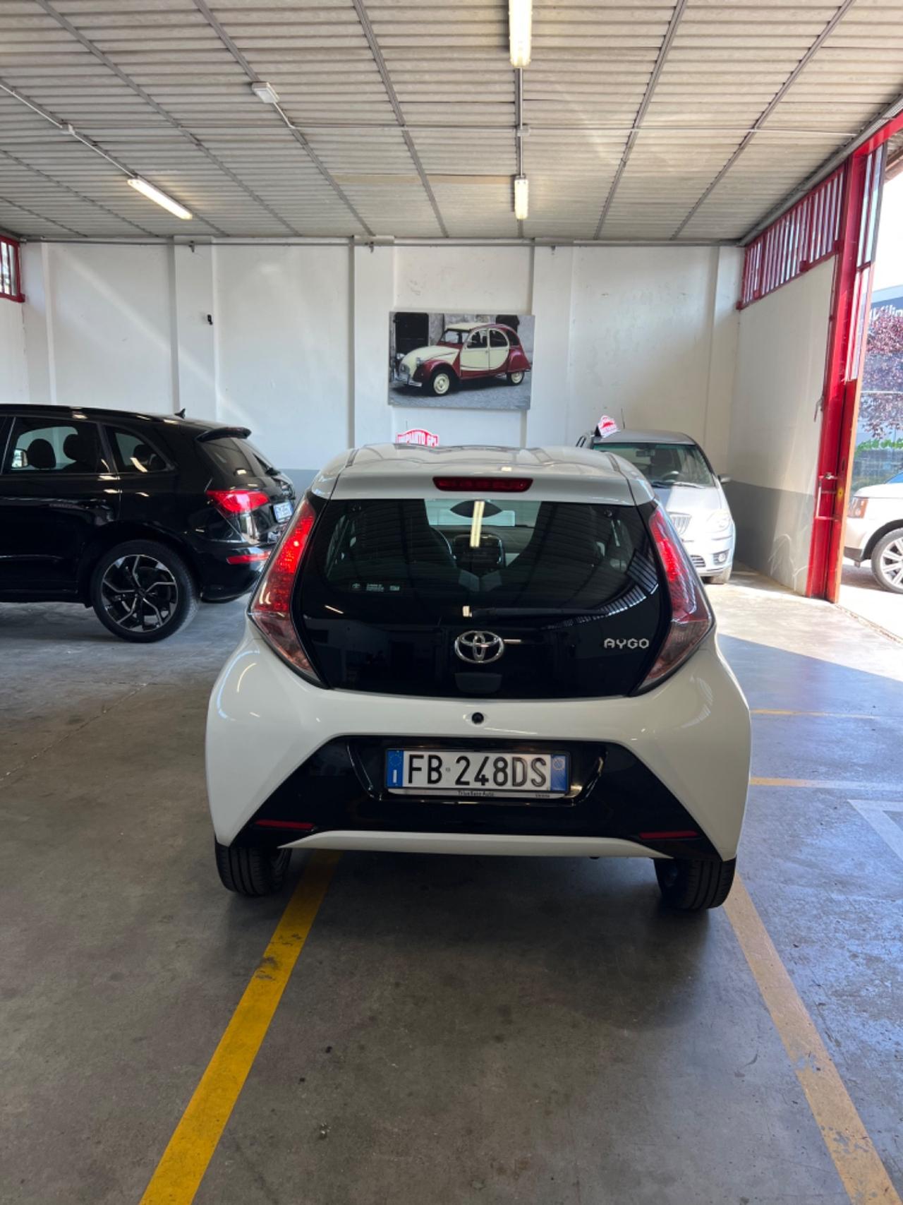 Toyota Aygo 1.0 VVT-i 69 CV 5 porte x-cite MMT