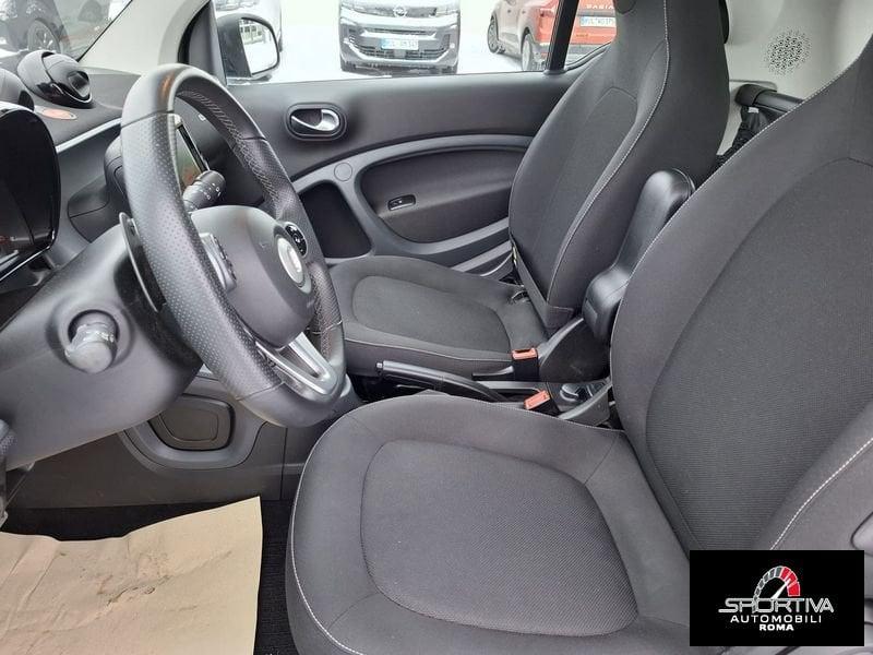 smart fortwo IN ARRIVO!!! RETROCAMERA OPACA SPORT PACK RATA MENSILE 245,00 EURO fortwo 70 1.0 Passion