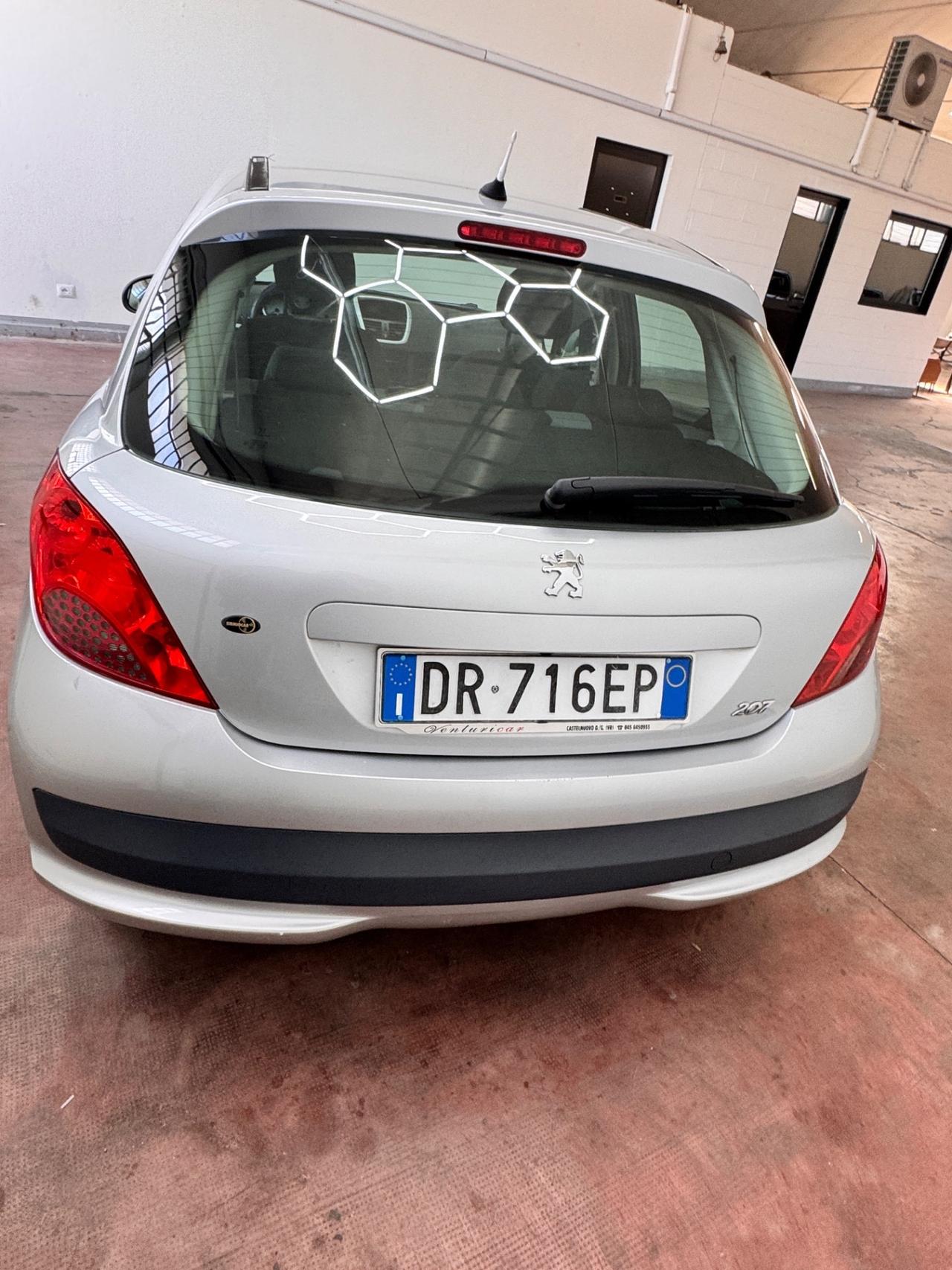 Peugeot 207 1.4 8V 75CV 5p. Neopatentati