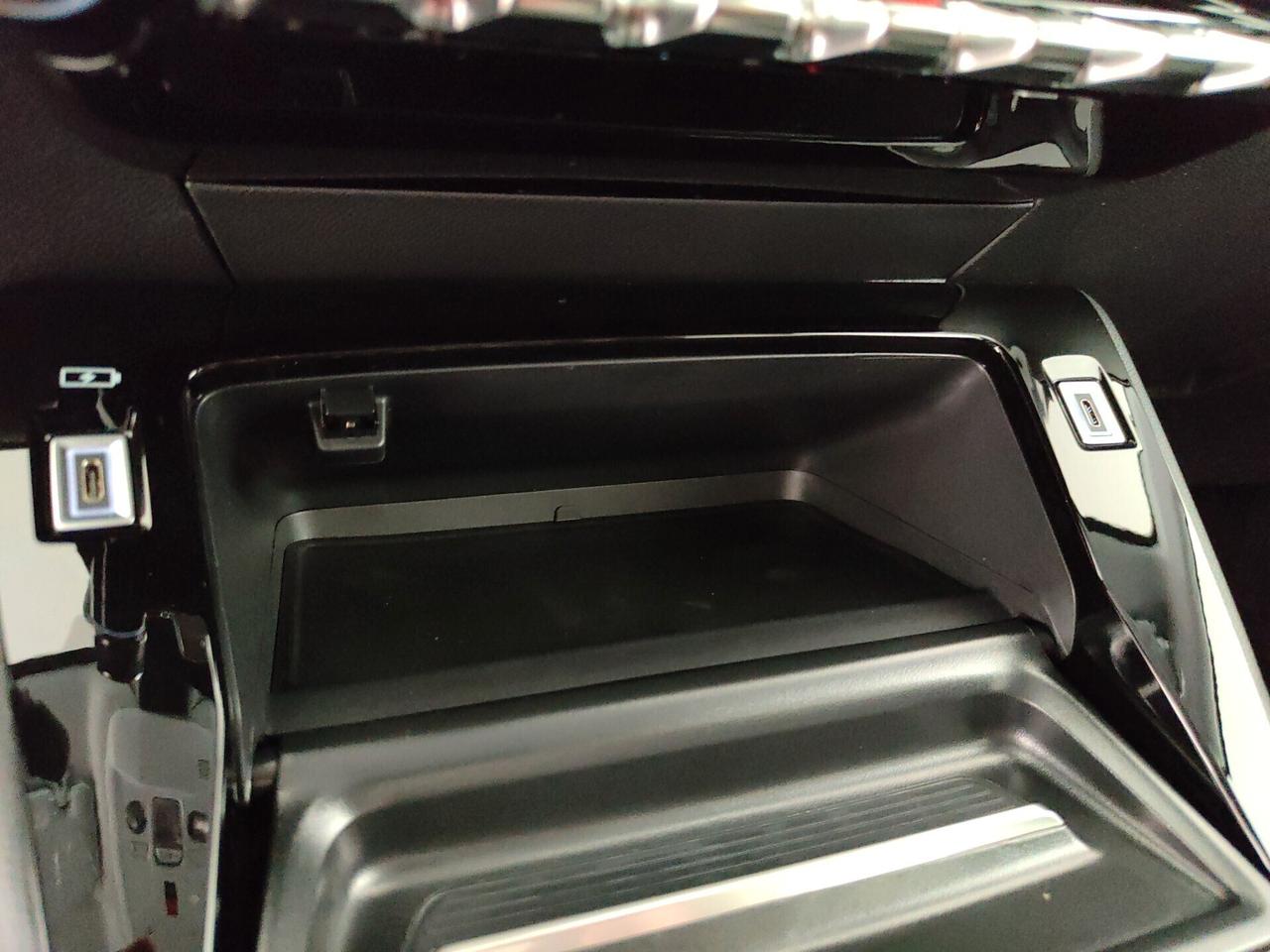 Peugeot 208 motore elettrico 136 CV 5 porte Allure