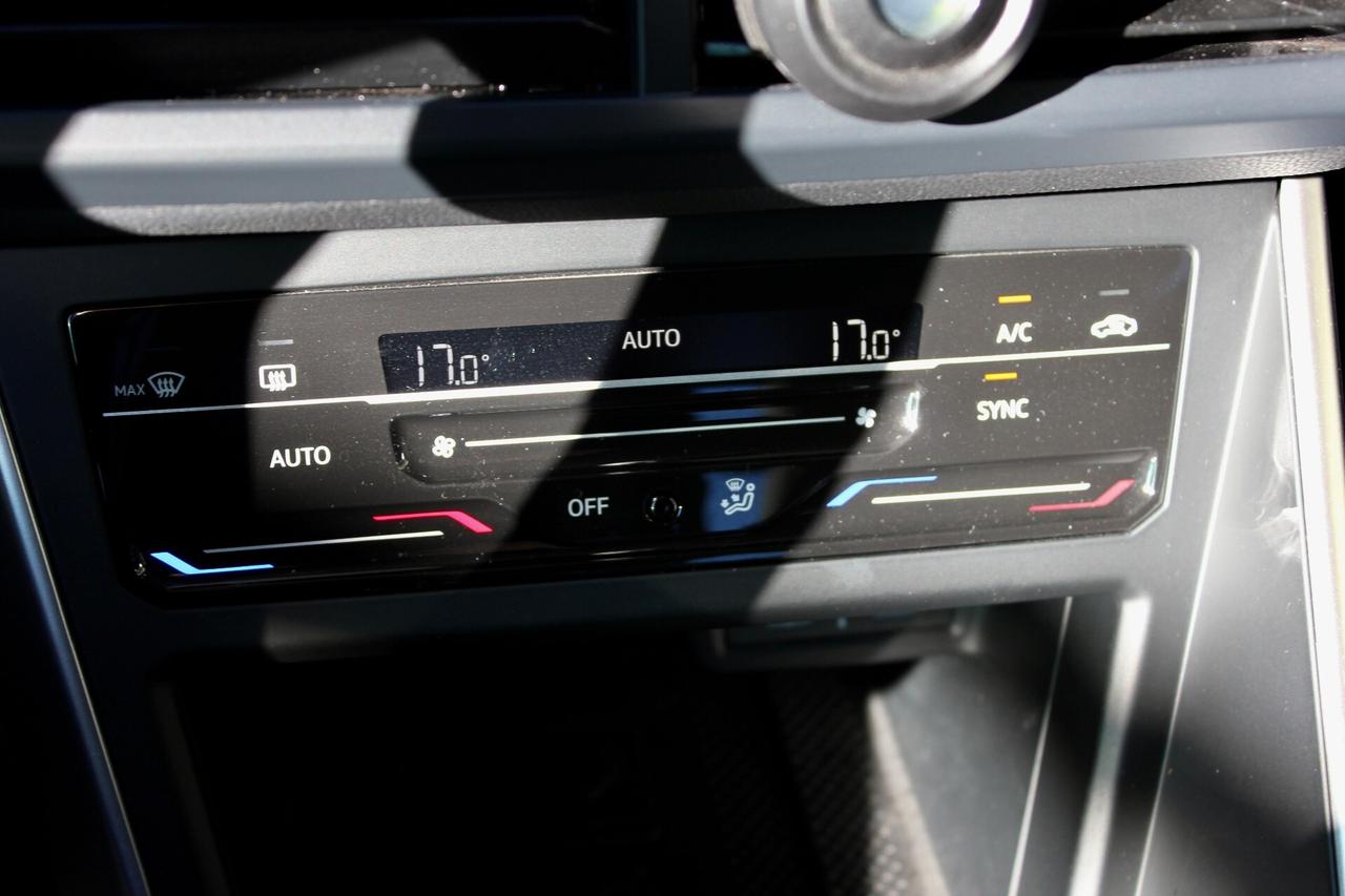 Volkswagen Taigo Life 1.0 TSI 110CV virtual cockpit navy sensori