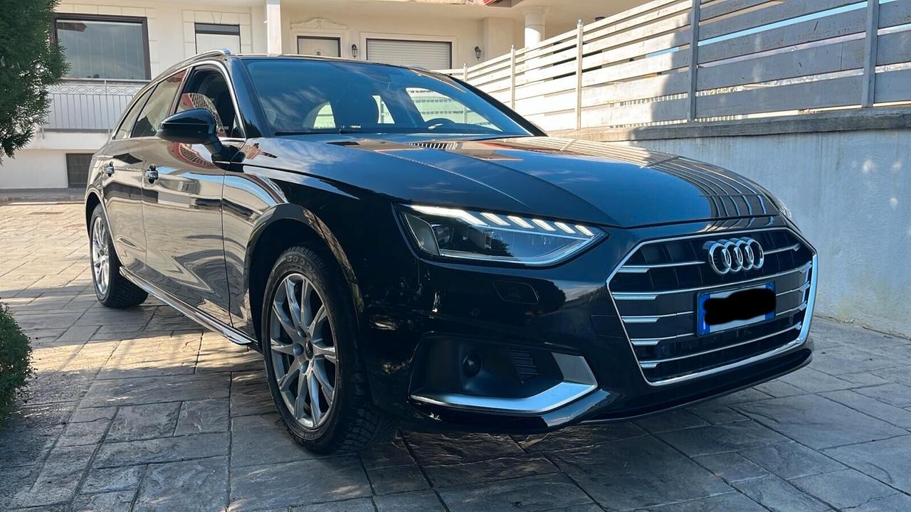 Audi A4 30 TDI/136 CV S tronic Business Advanced 28.000km 2023