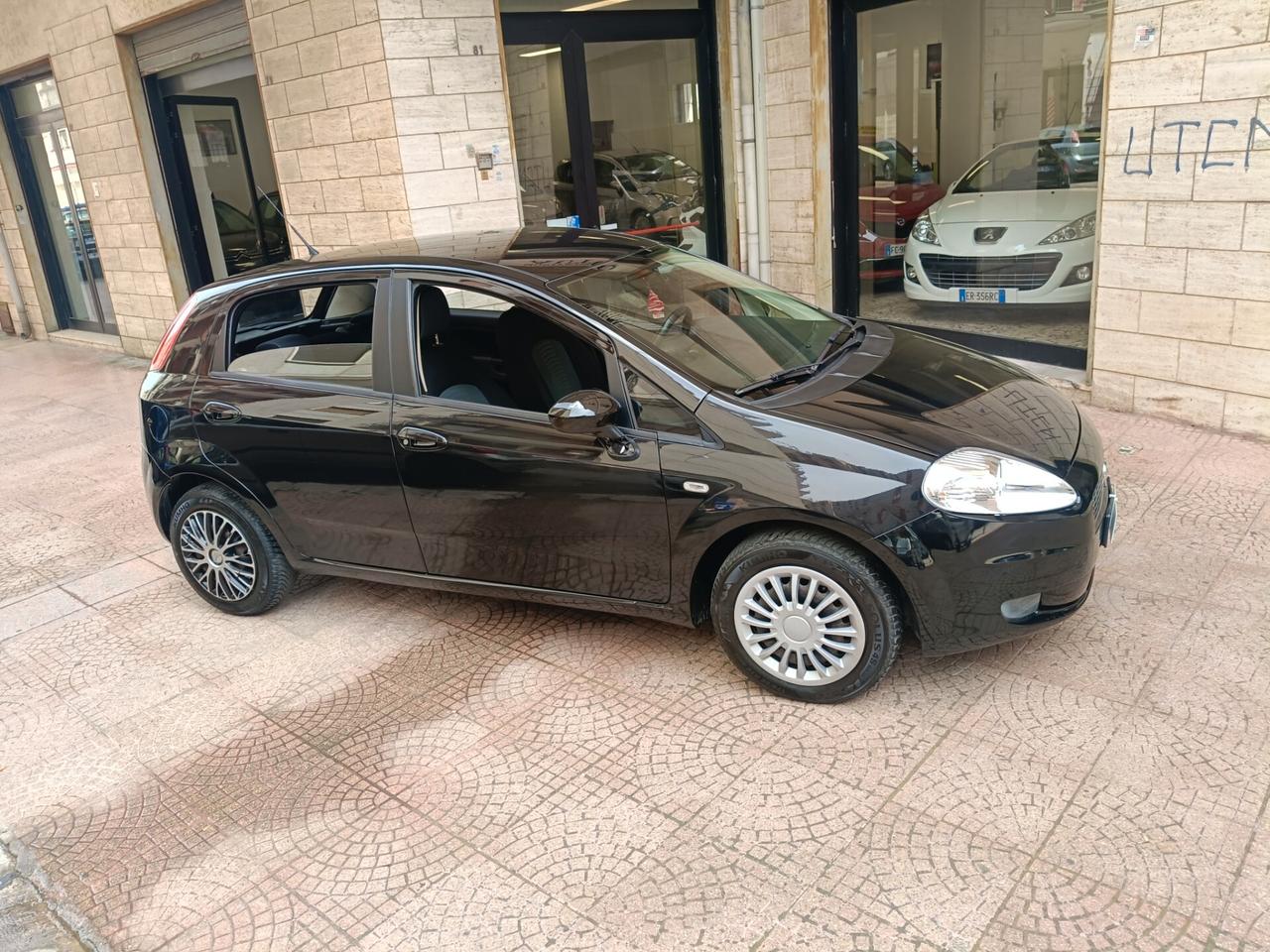FIAT GRANDE PUNTO 1.2 5PORTE-NEOPATENTATI -Euro 4350