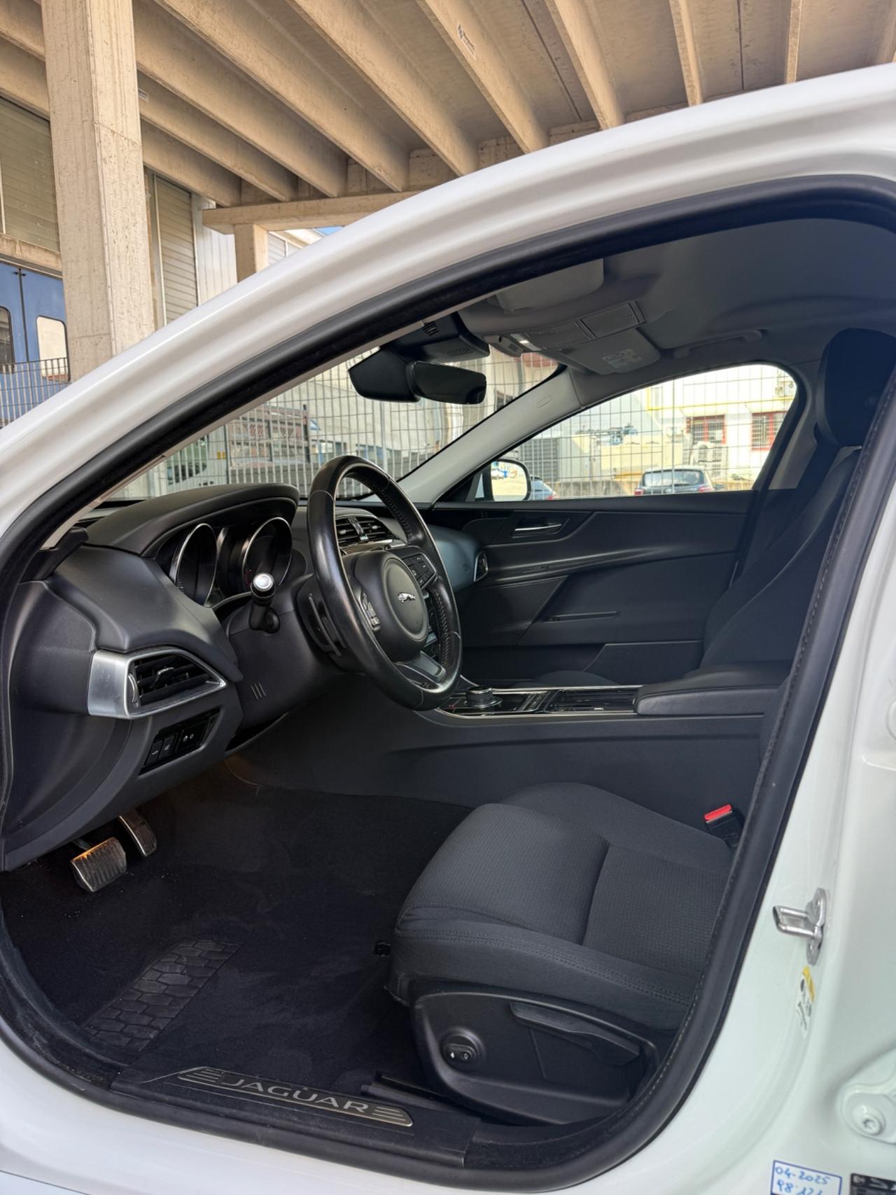 Jaguar XE 2.0 D 180 CV aut. Prestige