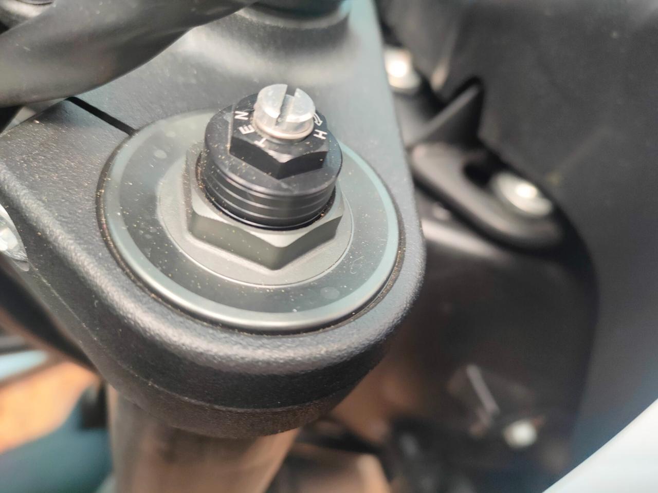 Suzuki V Strom DL 1000 soli 14.318 km.