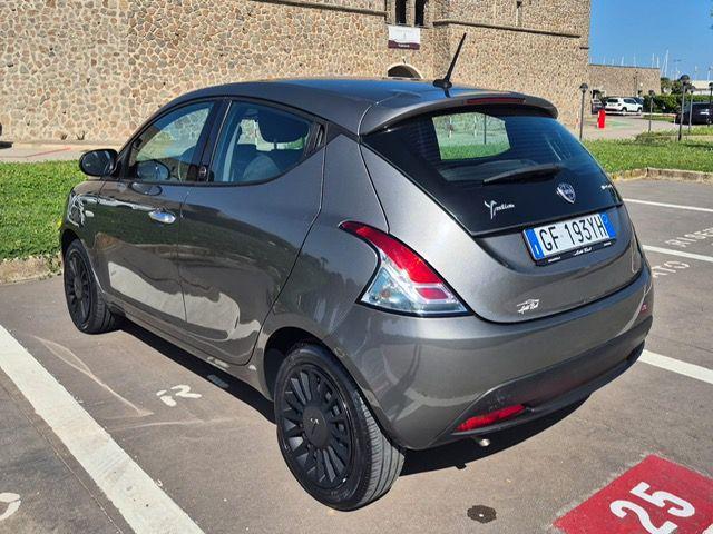 LANCIA Ypsilon 1.0 FireFly 5 porte S&S Hybrid Ecochic Silver