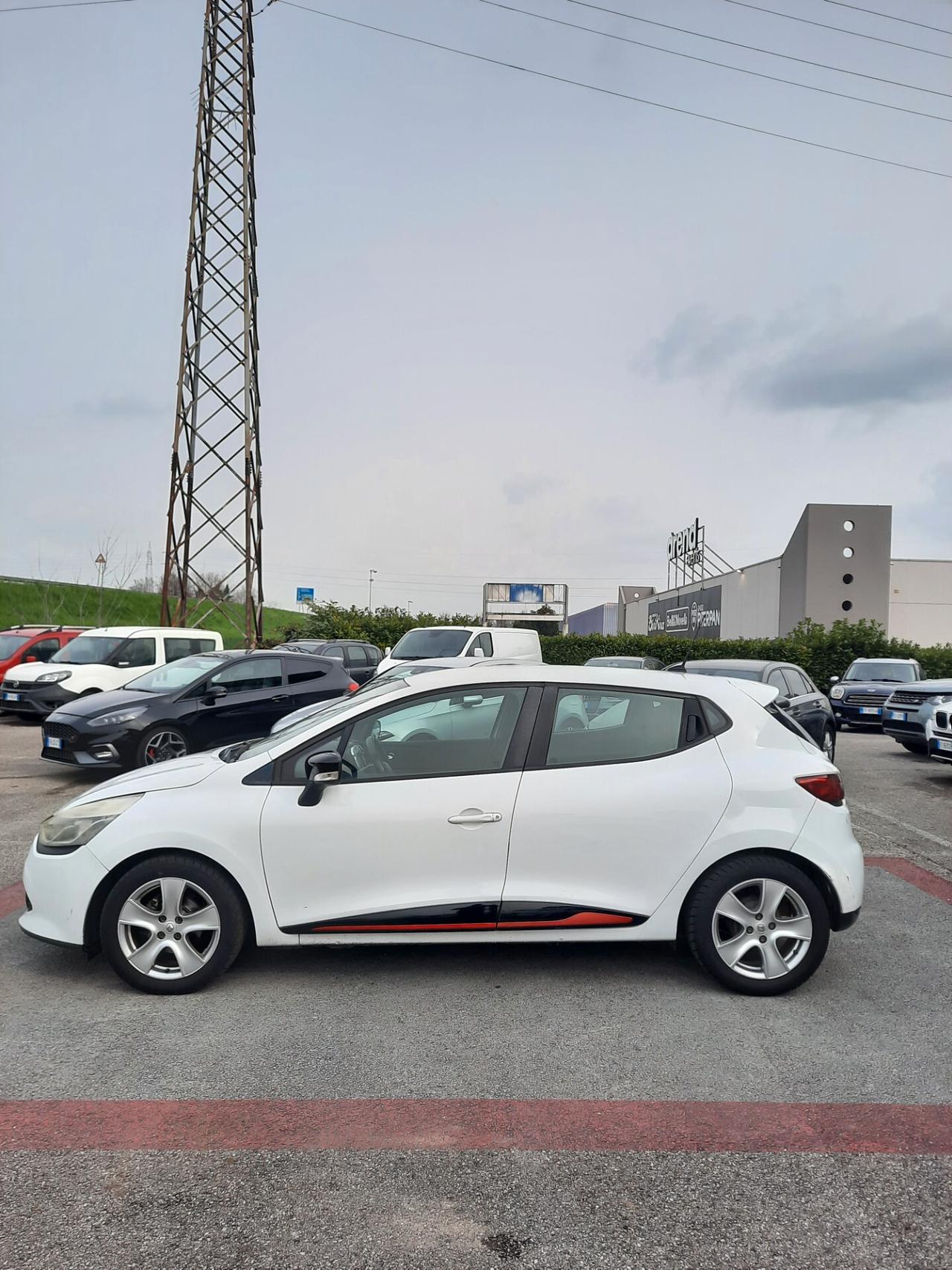 Renault Clio 1.2 75CV 5 porte Live OK NEOPATENTATI