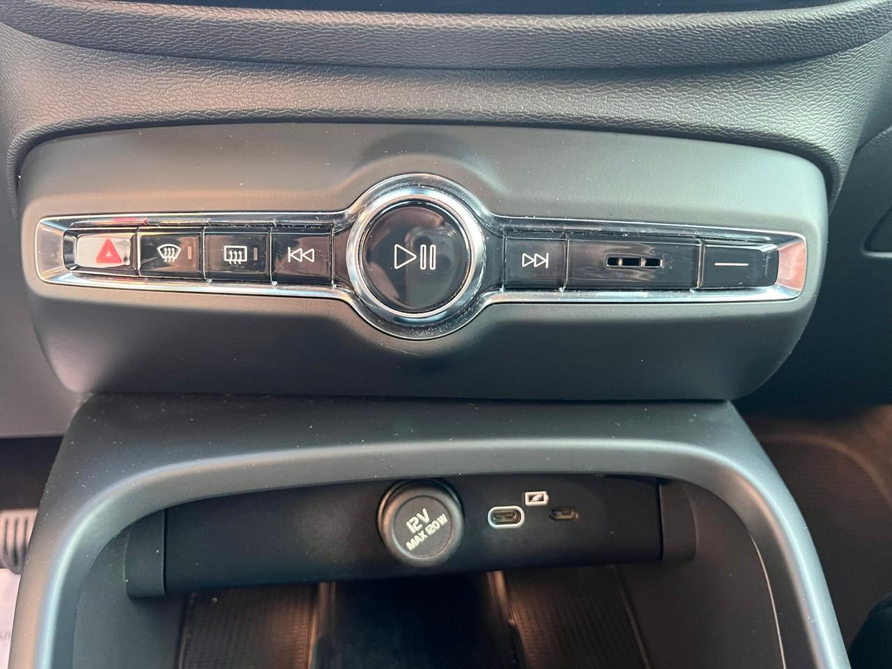 Volvo XC40 B3 automatico Plus Dark