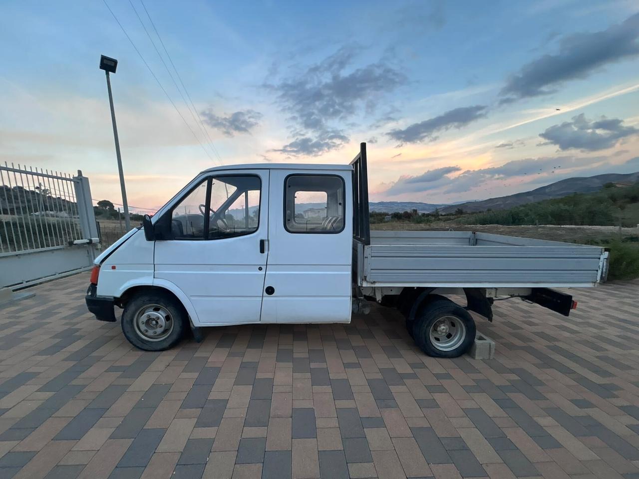 Ford Transit CASSONATO