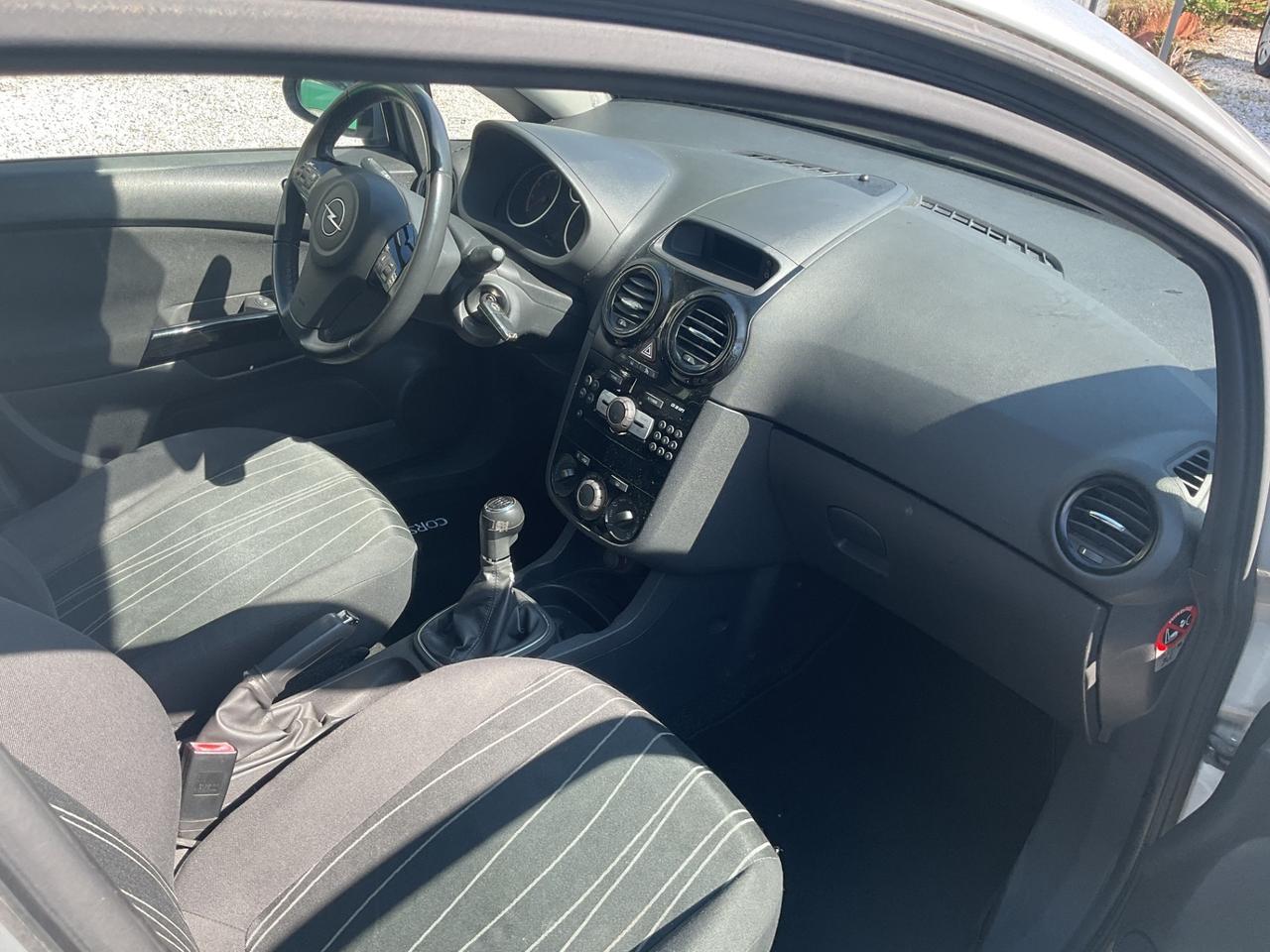 Opel Corsa 1.2 5 porte Cosmo