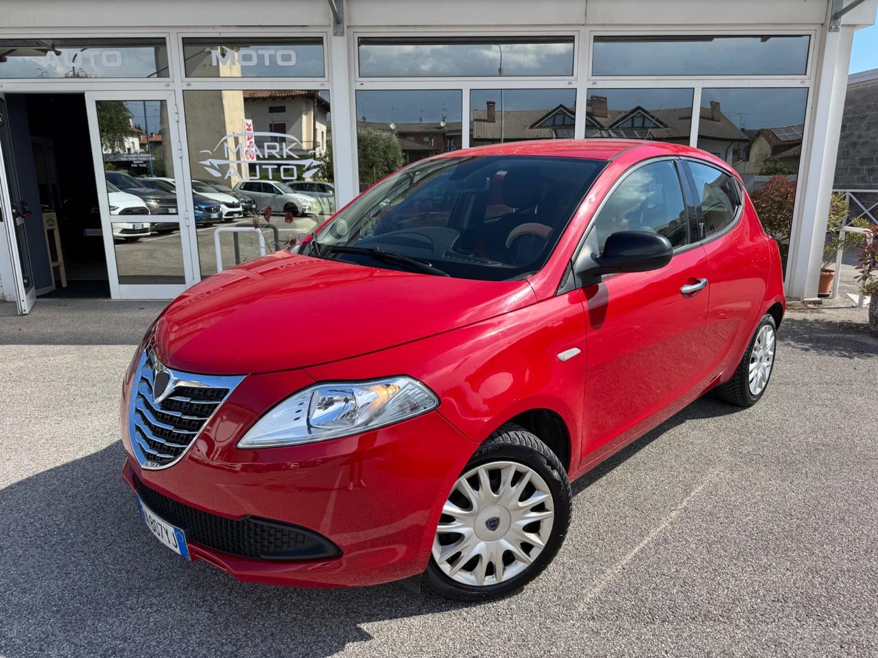 Lancia Ypsilon 1.2 69 CV 5 porte S&S Silver