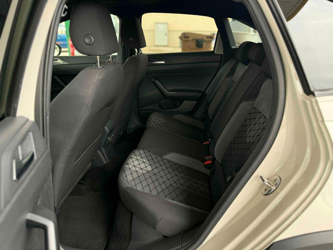 Volkswagen Taigo 1.0 TSI 110 CV DSG R-Line/TETTO/FULL LED