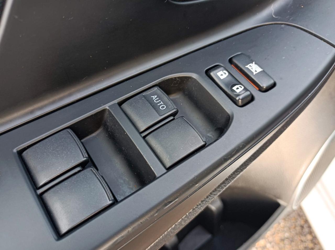 Toyota Yaris 1.5 hybrid 5 p. trend "White Edition"