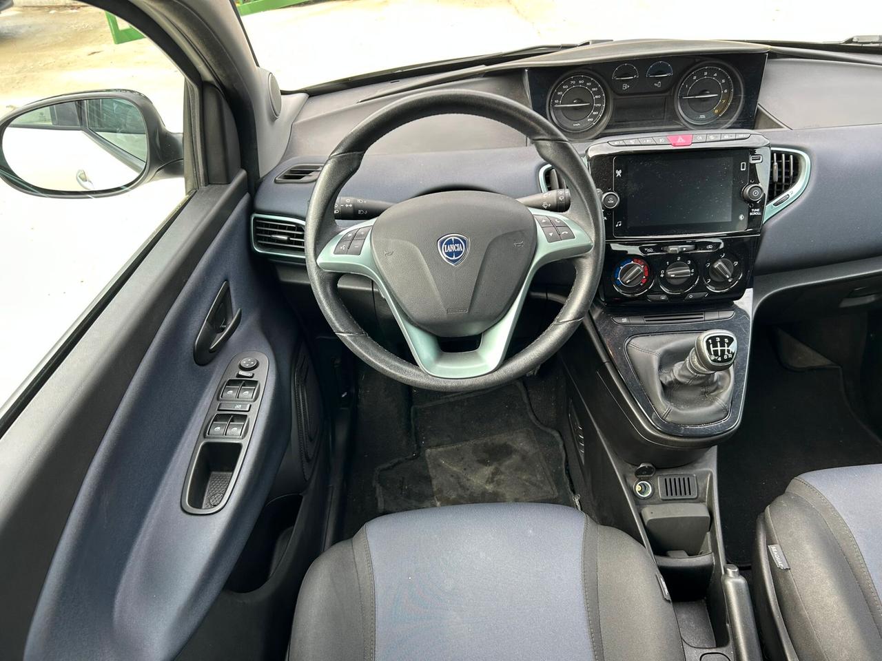 Lancia Ypsilon 1.0 FireFly 5 porte S&S Hybrid Gold