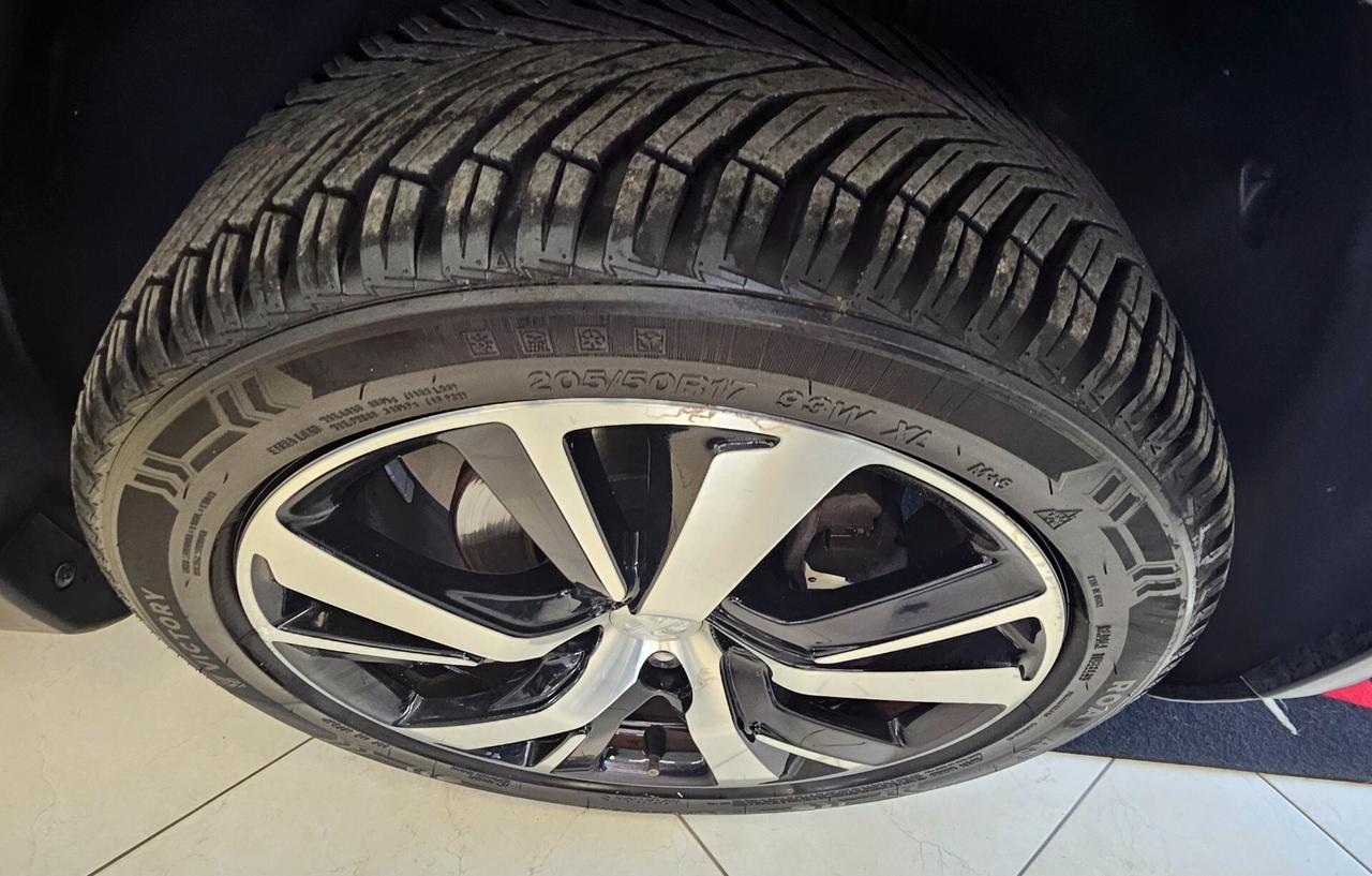 Peugeot 2008 BlueHDi 120 S&S Crossway