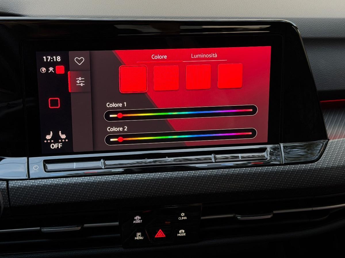 Volkswagen Golf 8 R-line 2.0 TDI 150 CV