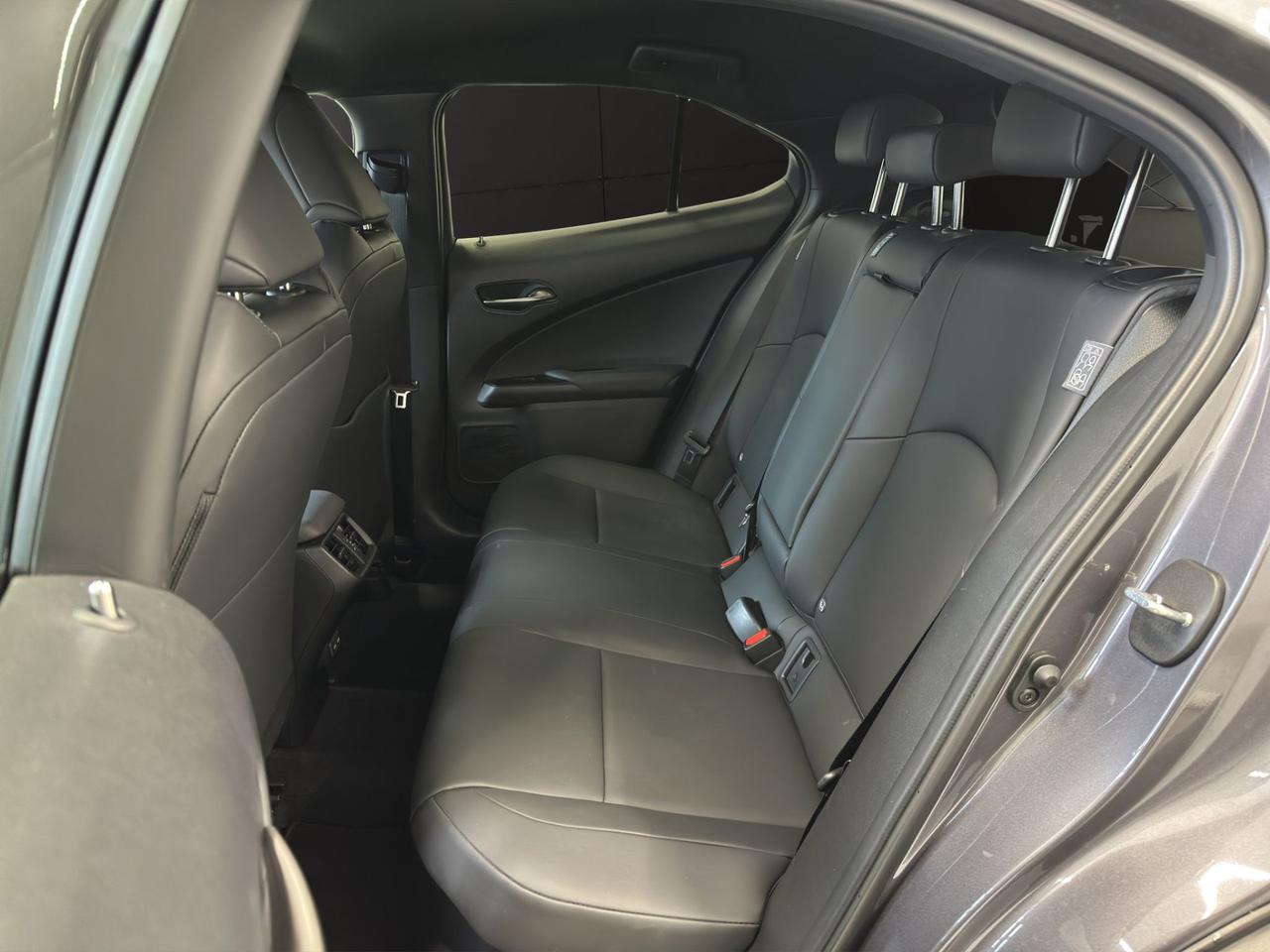 Lexus UX 250h 2.0 Design 2wd cvt