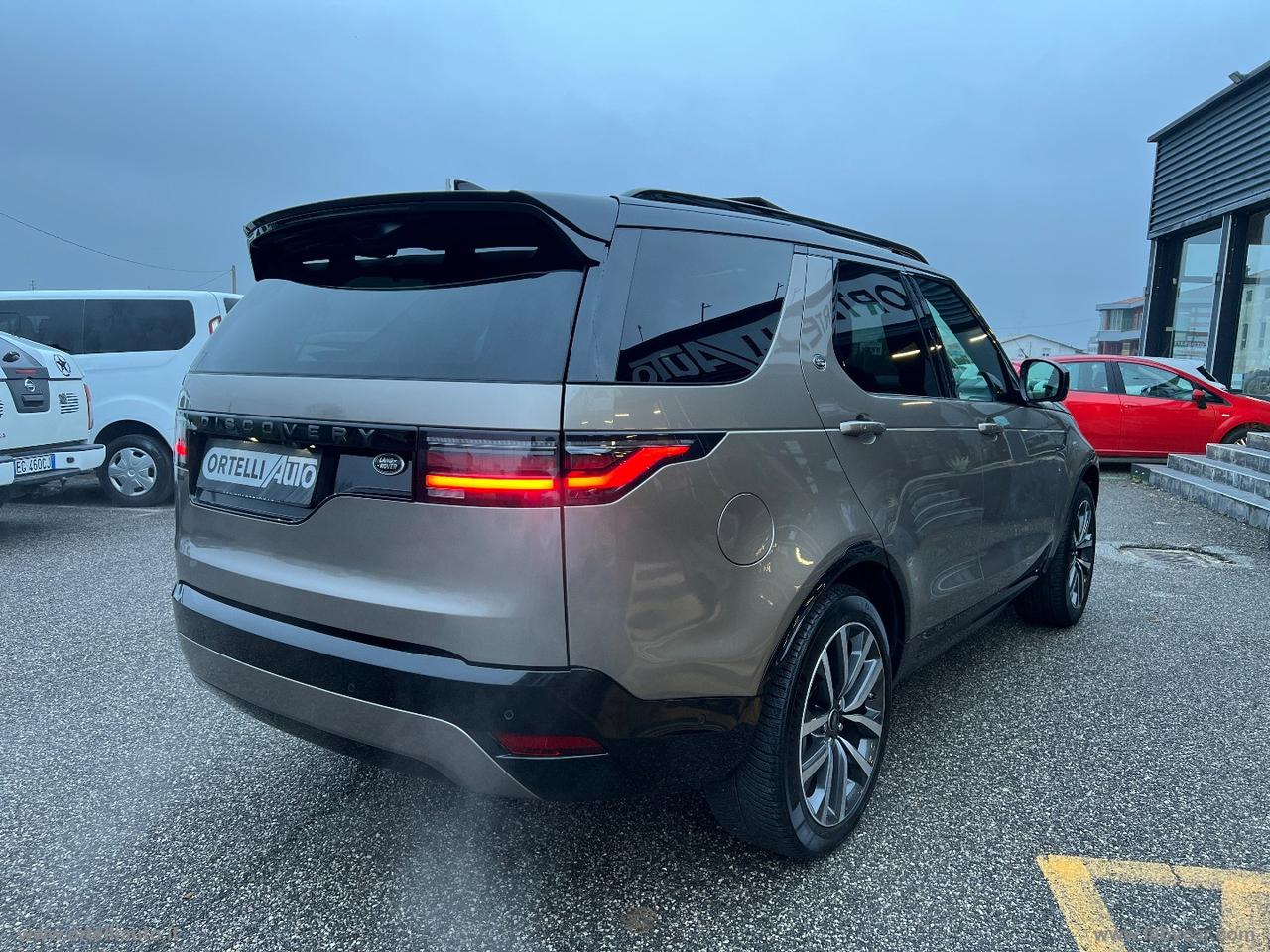 LAND ROVER Discovery 3.0D I6 249CV R-Dyn. SE 7 POSTI