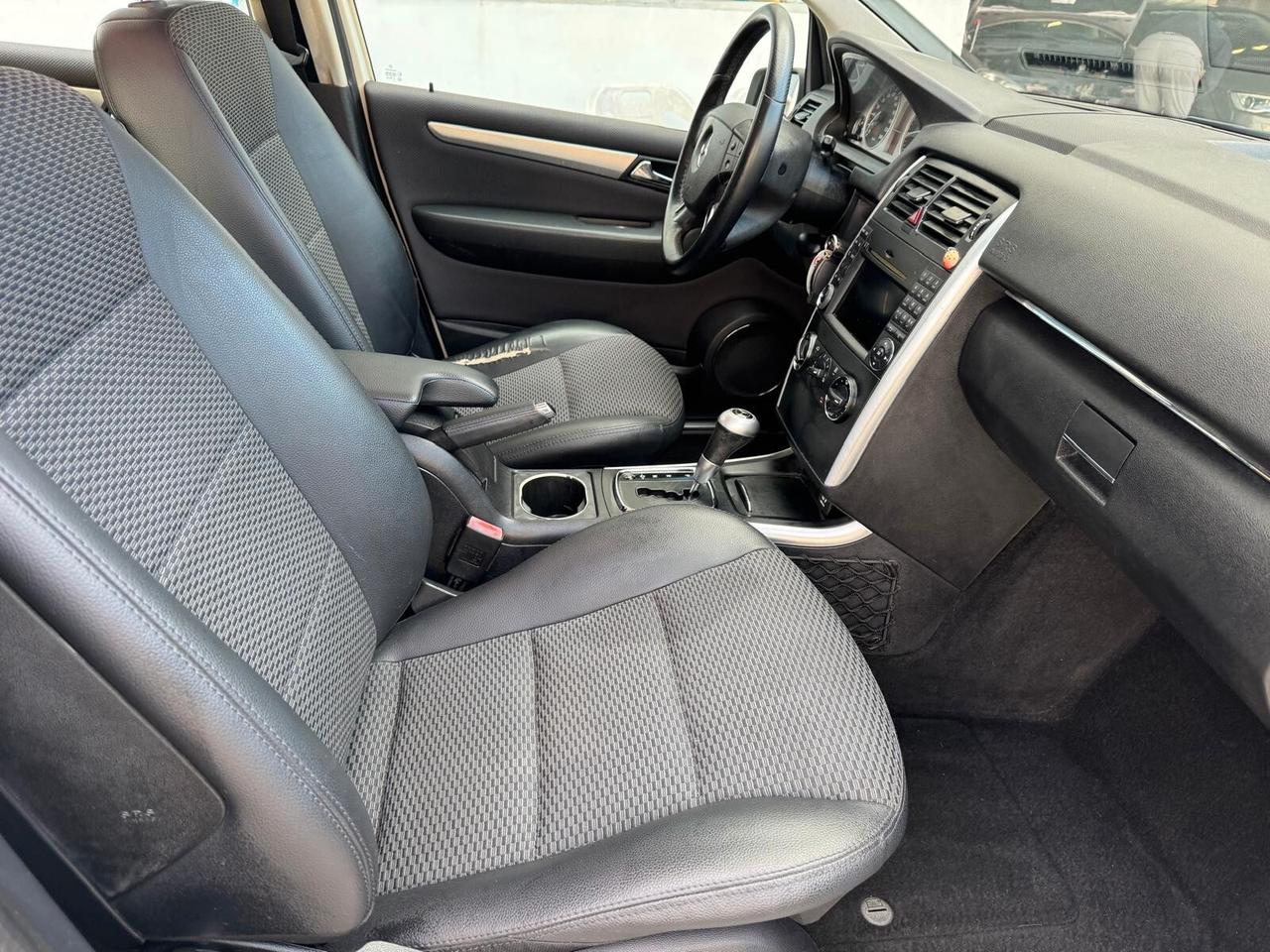 Mercedes-benz B 180 AUTOMATIC Premium