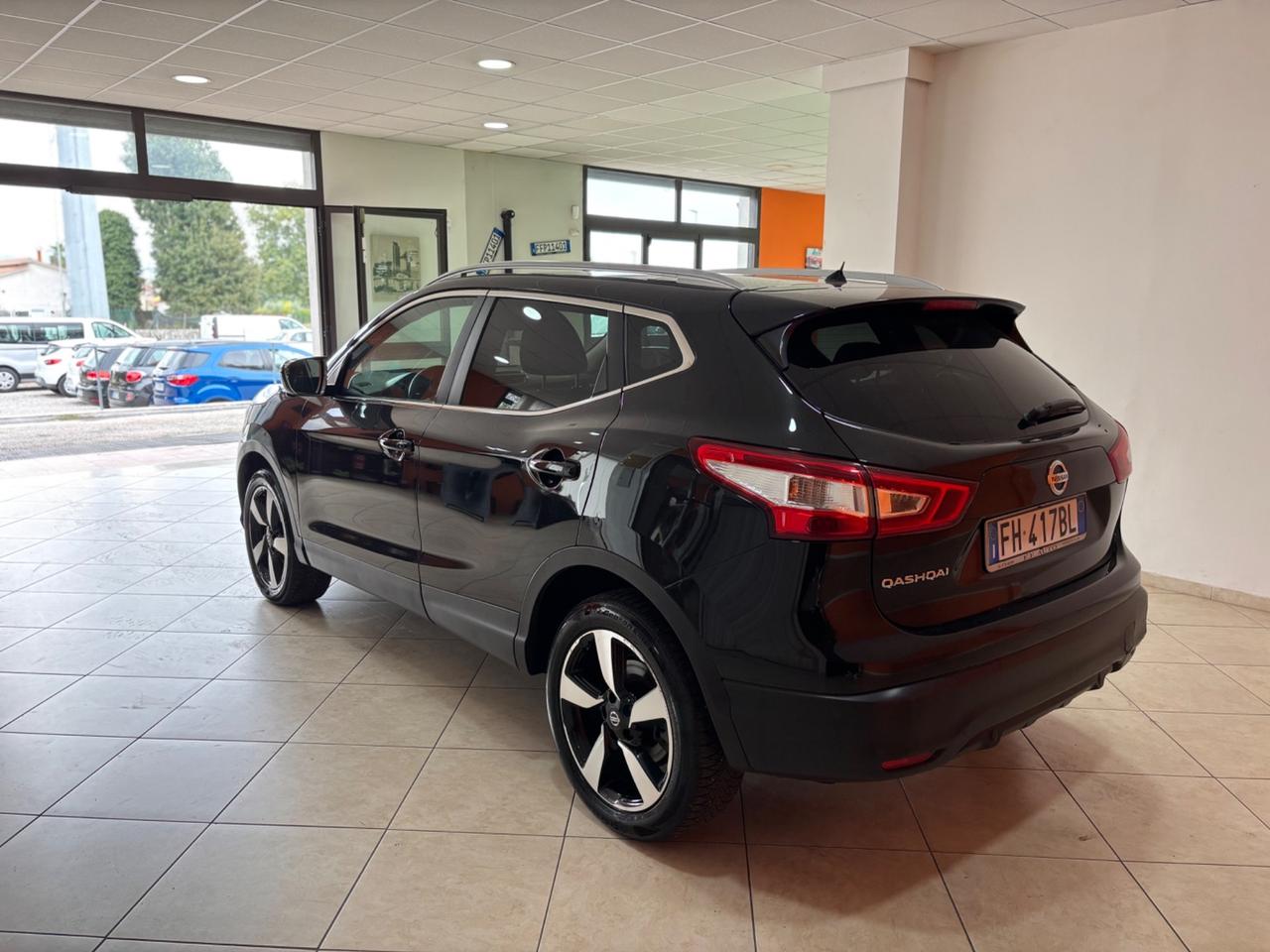 Nissan Qashqai 1.6 dCi 2WD Tekna tetto panoramico permute finanziamenti