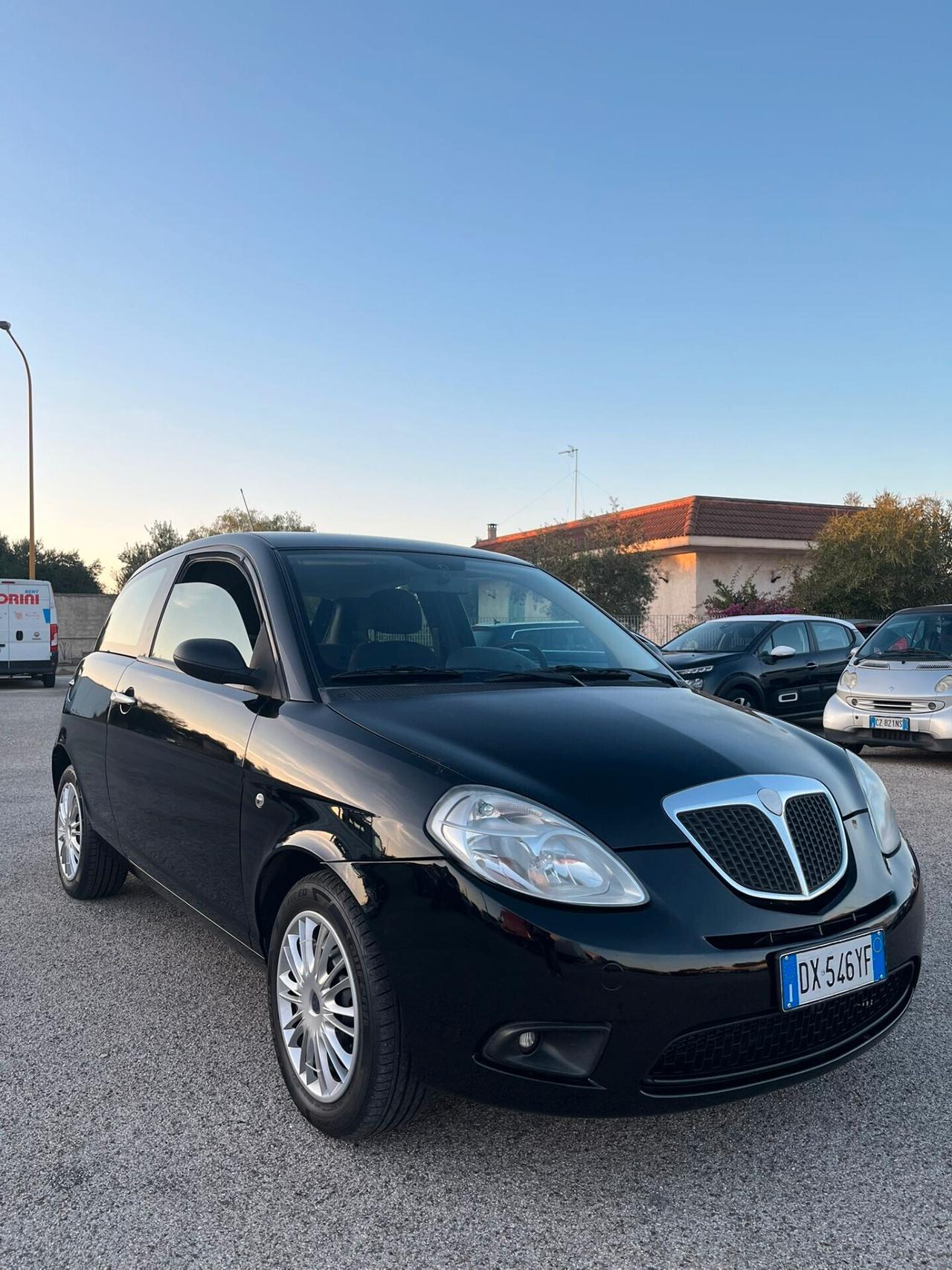Lancia Ypsilon 1.3 MJT Versus automatica