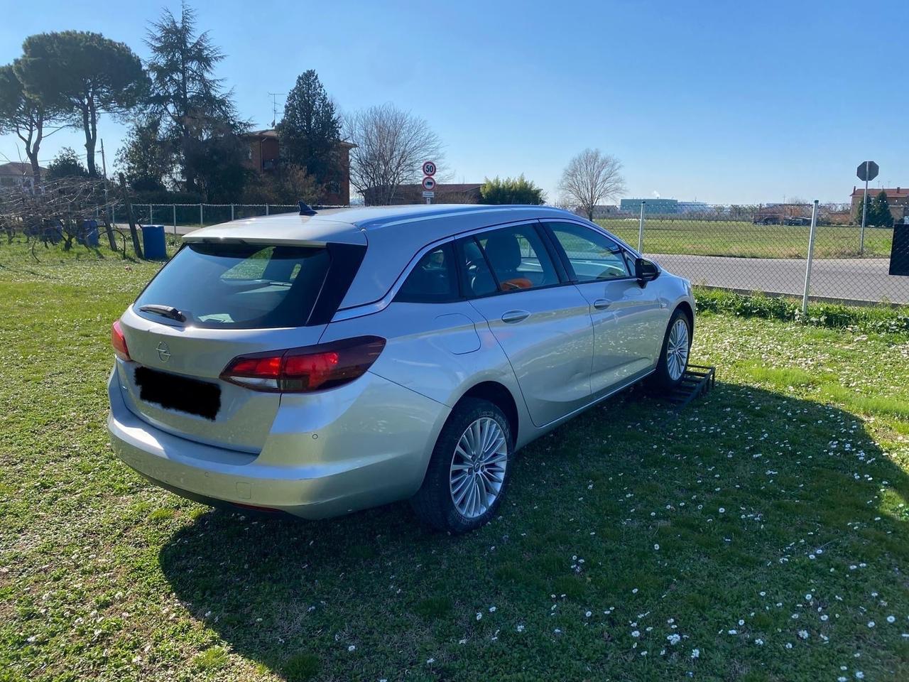 5300€ IVA Opel Astra 1.6 CDTi 110CV Start&Stop Sports Tourer Innovation