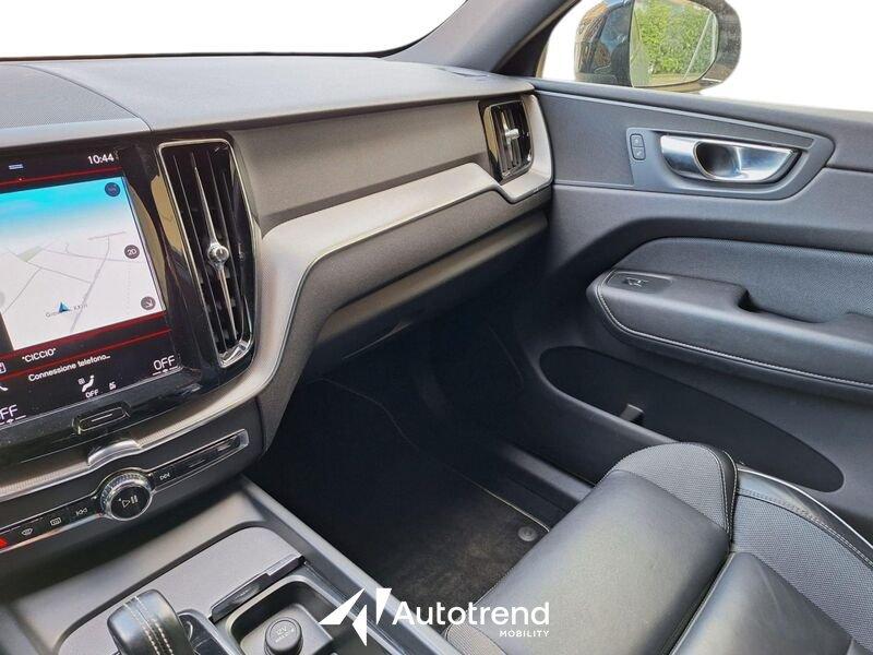 Volvo XC60 B4 197+14 CV AWD Automatica Mild Hybrid NAVI LED R-design