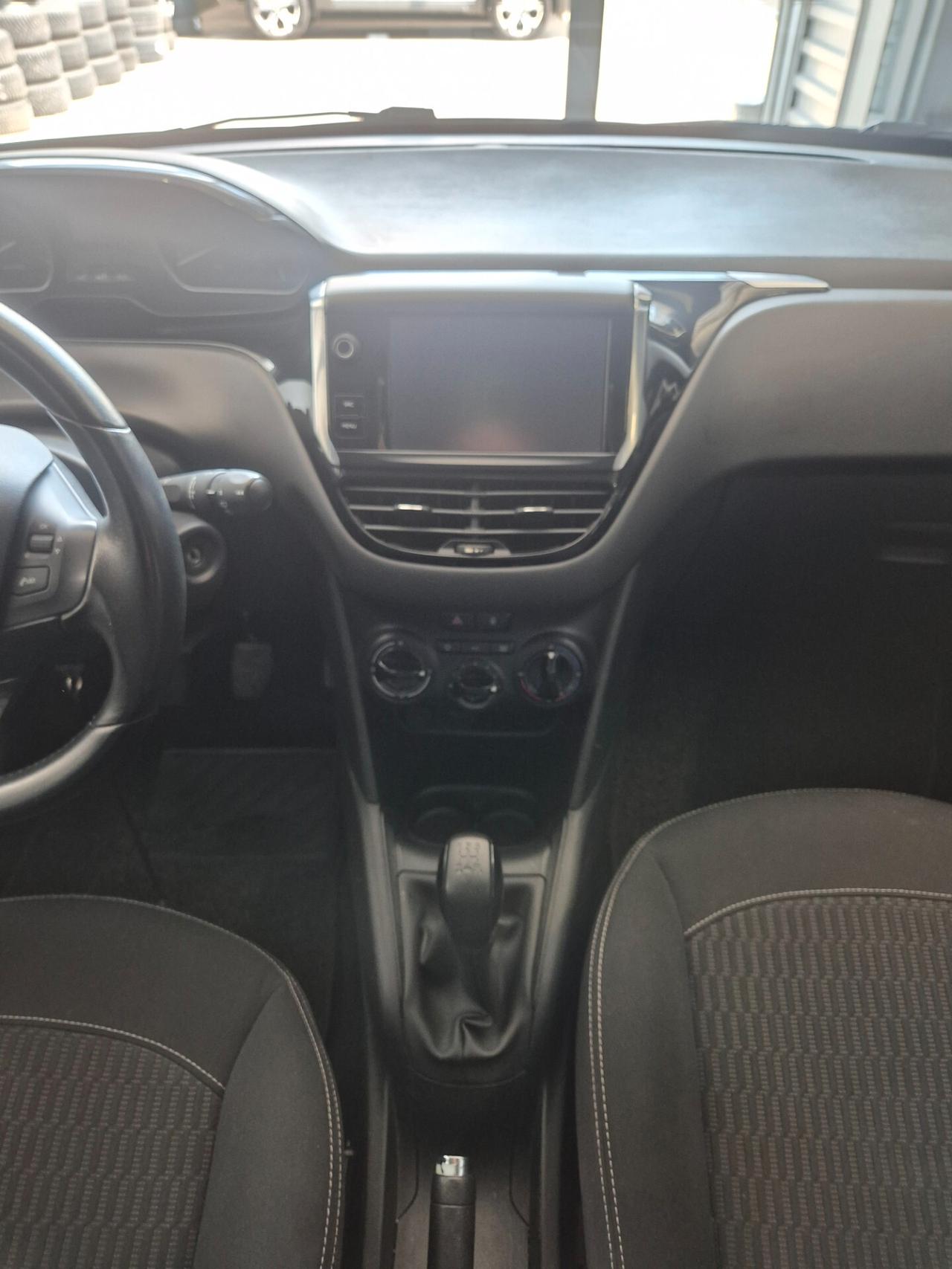 Peugeot 208 BlueHDi 75 5 porte Black Line