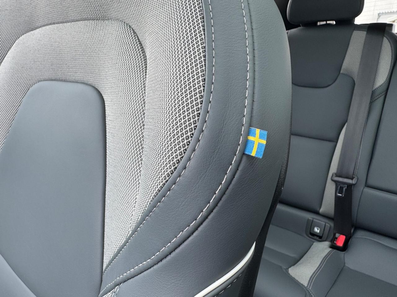 Volvo XC 60 B4 R-Design Plus Dark