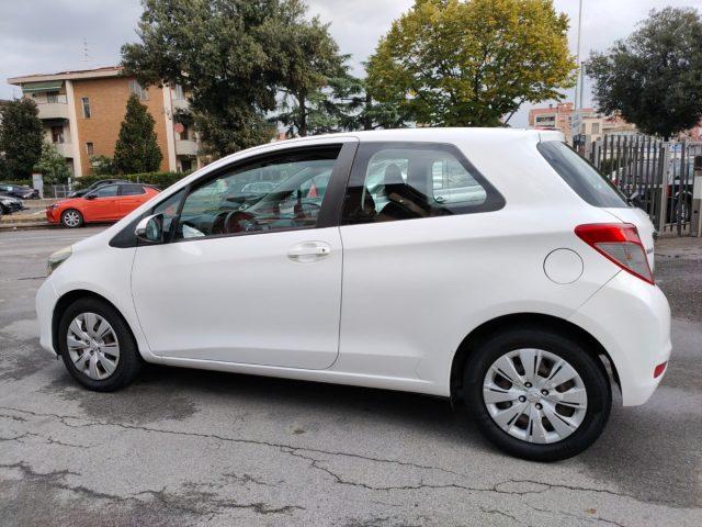 TOYOTA Yaris 1.0 Lounge 69 Cv Neo Patentati