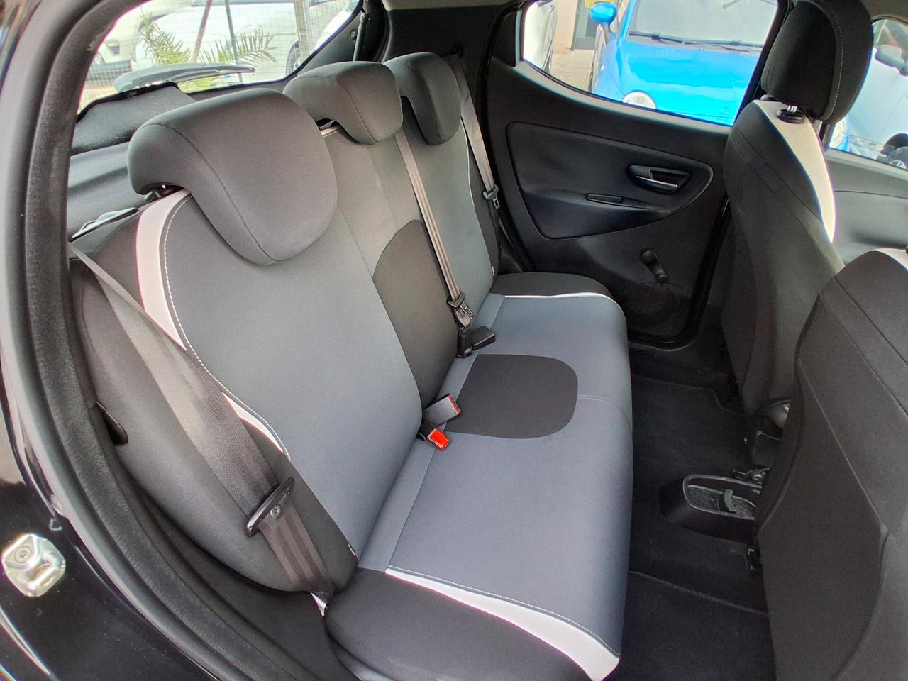 LANCIA YPSILON 1.2 BENZINA 69CVBLACK EDITION