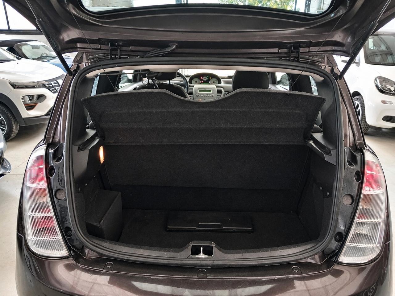 Lancia Ypsilon 1.3 MJT 75 CV Versus