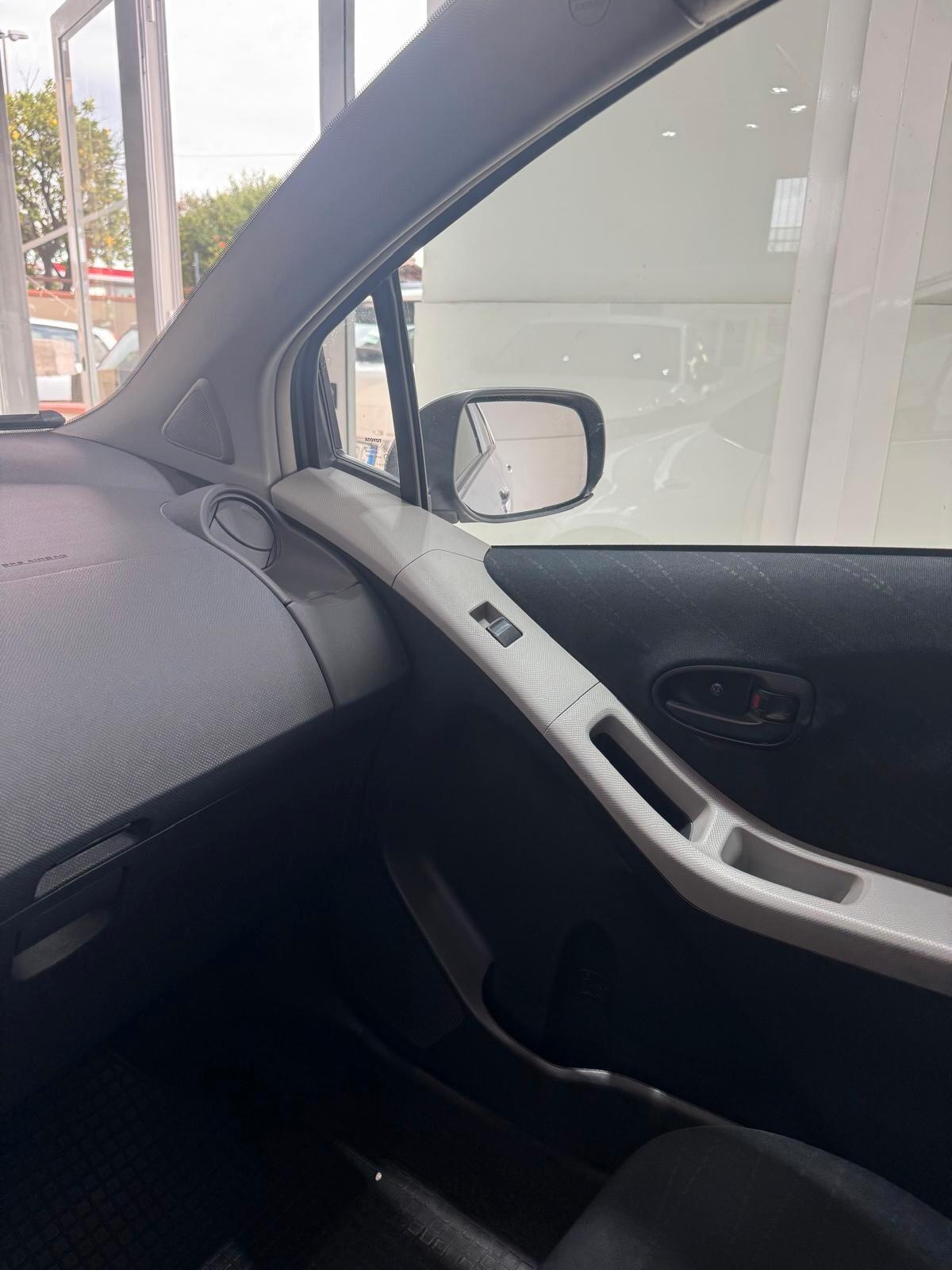 Toyota Yaris 1.0 5 porte