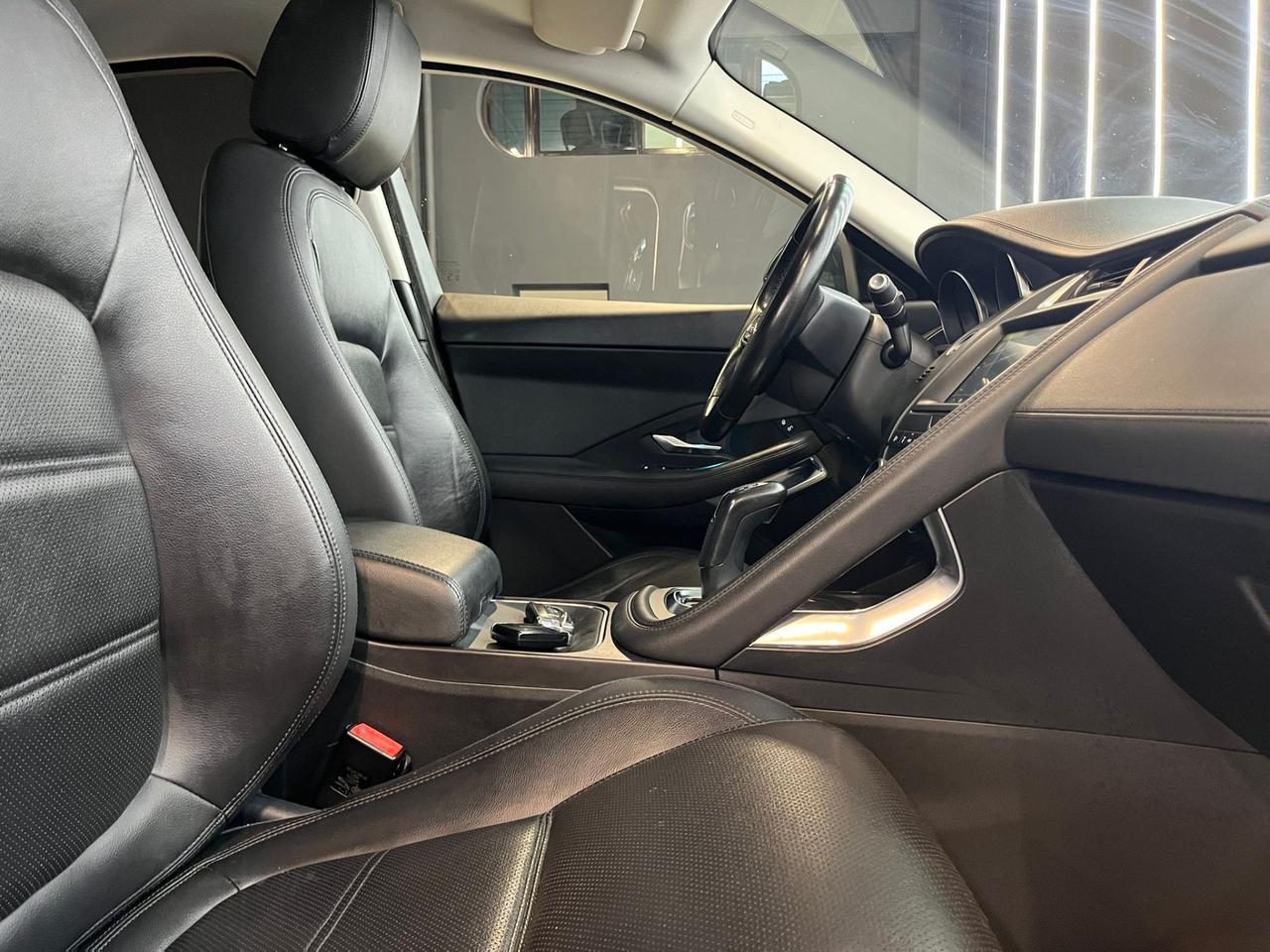 Jaguar E-Pace 2.0D 150 CV AWD R-Dynamic HSE