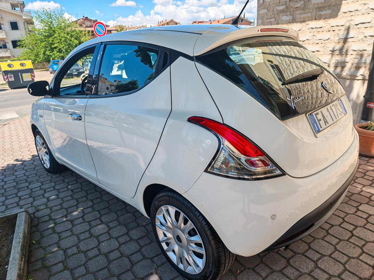Lancia Ypsilon 1.2 69 CV 5 porte Elefantino