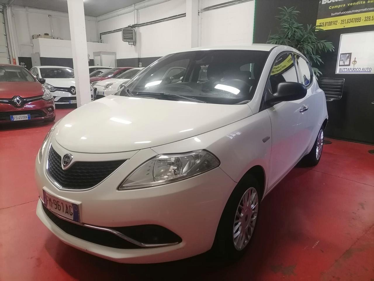 Lancia Ypsilon 1.2 69 CV 5 porte Gold Platinum