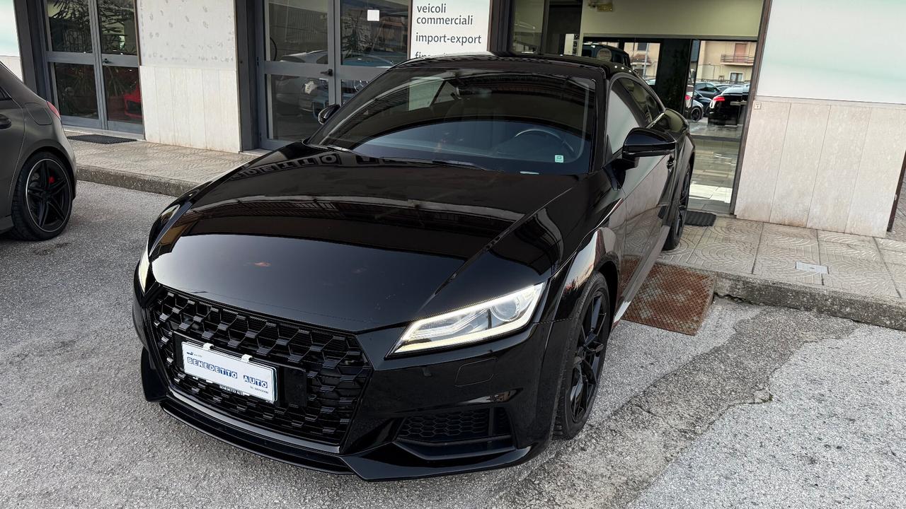 AUDI TT 2.0 TDI COUPE' TOTAL BLACK