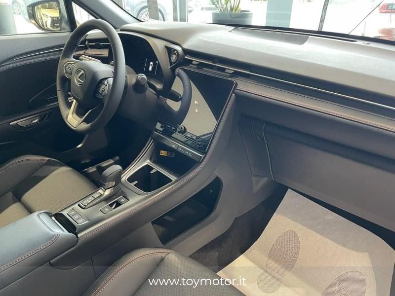 Lexus LBX Hybrid Emotion