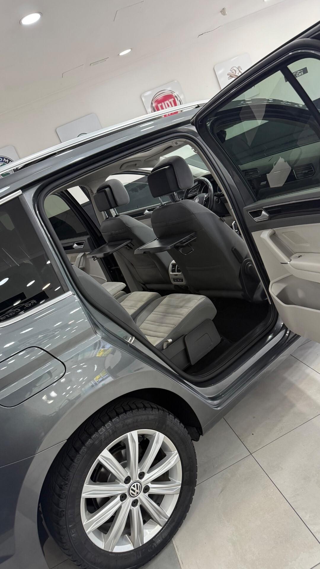 Volkswagen Touran 2.0 TDI 150 CV SCR DSG Executive BlueMotion Tech.