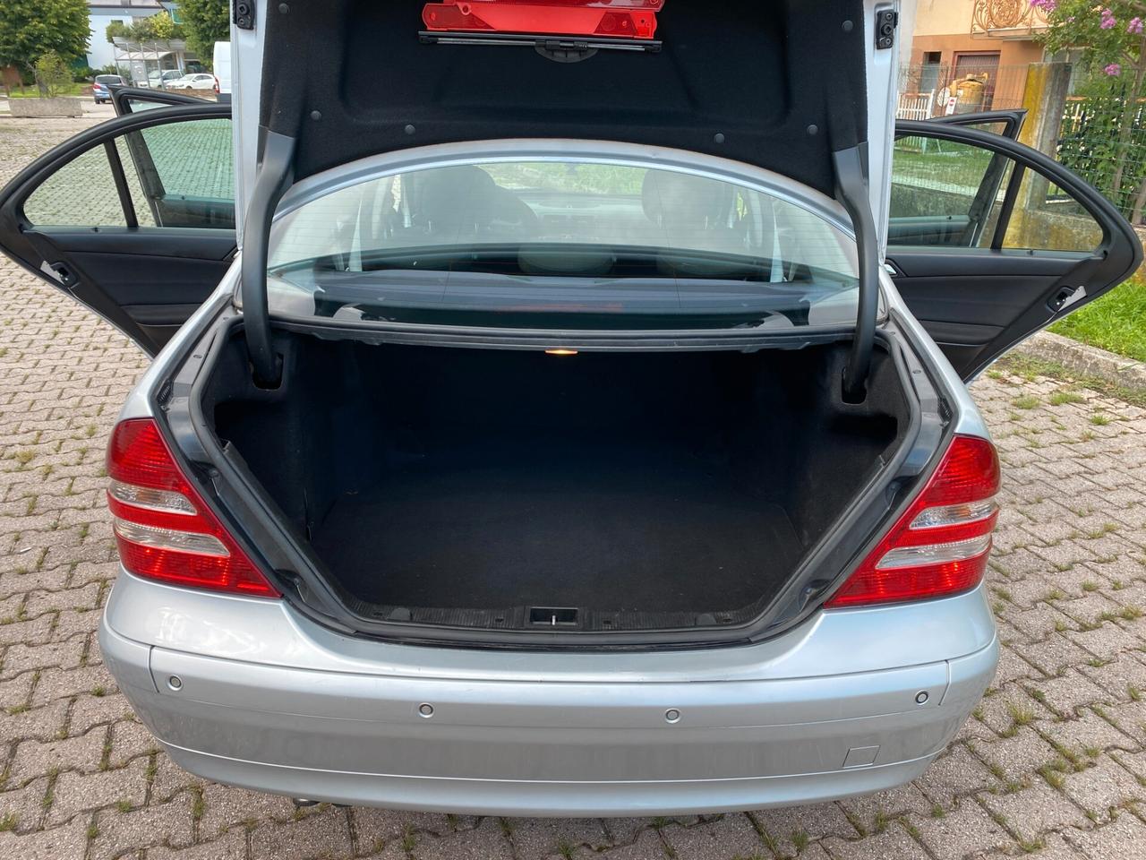 Mercedes-benz C220 CDI Avantgarde Sport