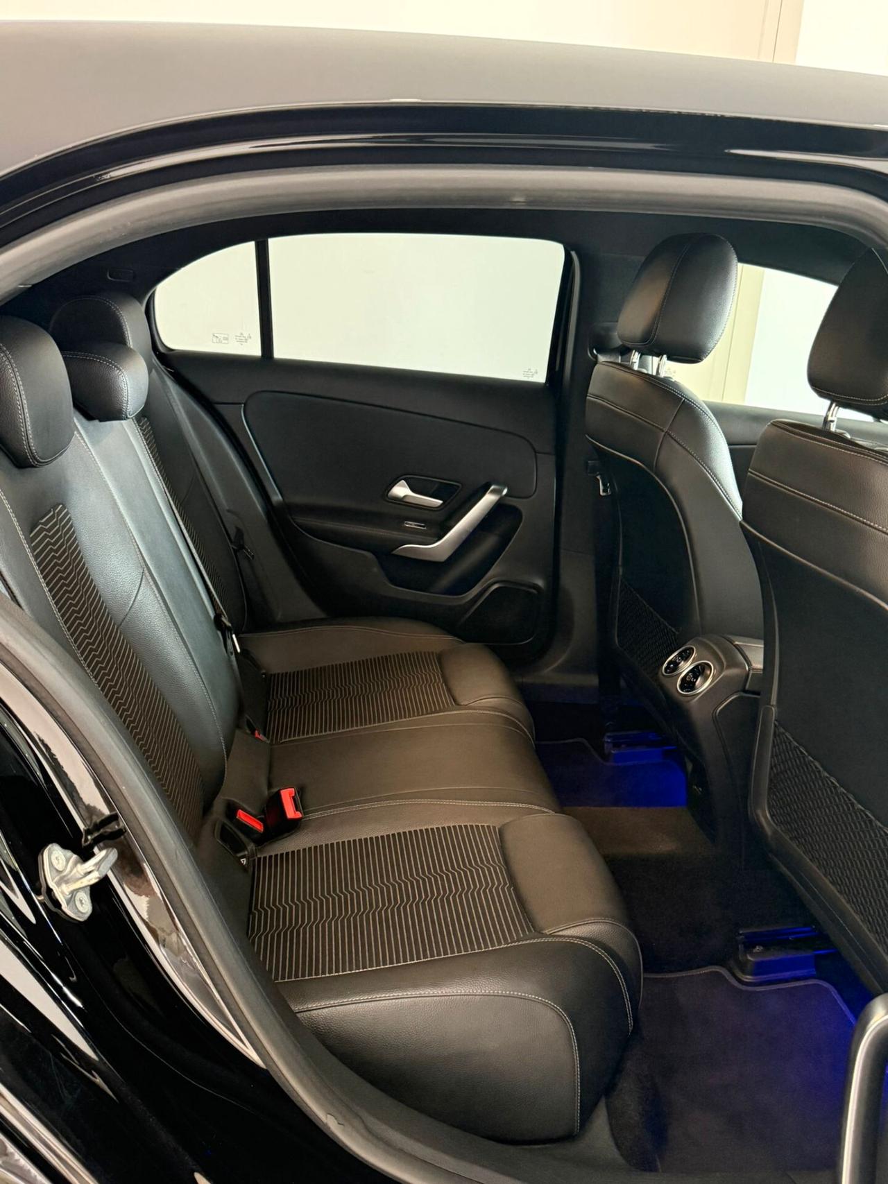 MERCEDES- BENZ A180d SPORT AUTOMATICA 2021 PACK LUCI